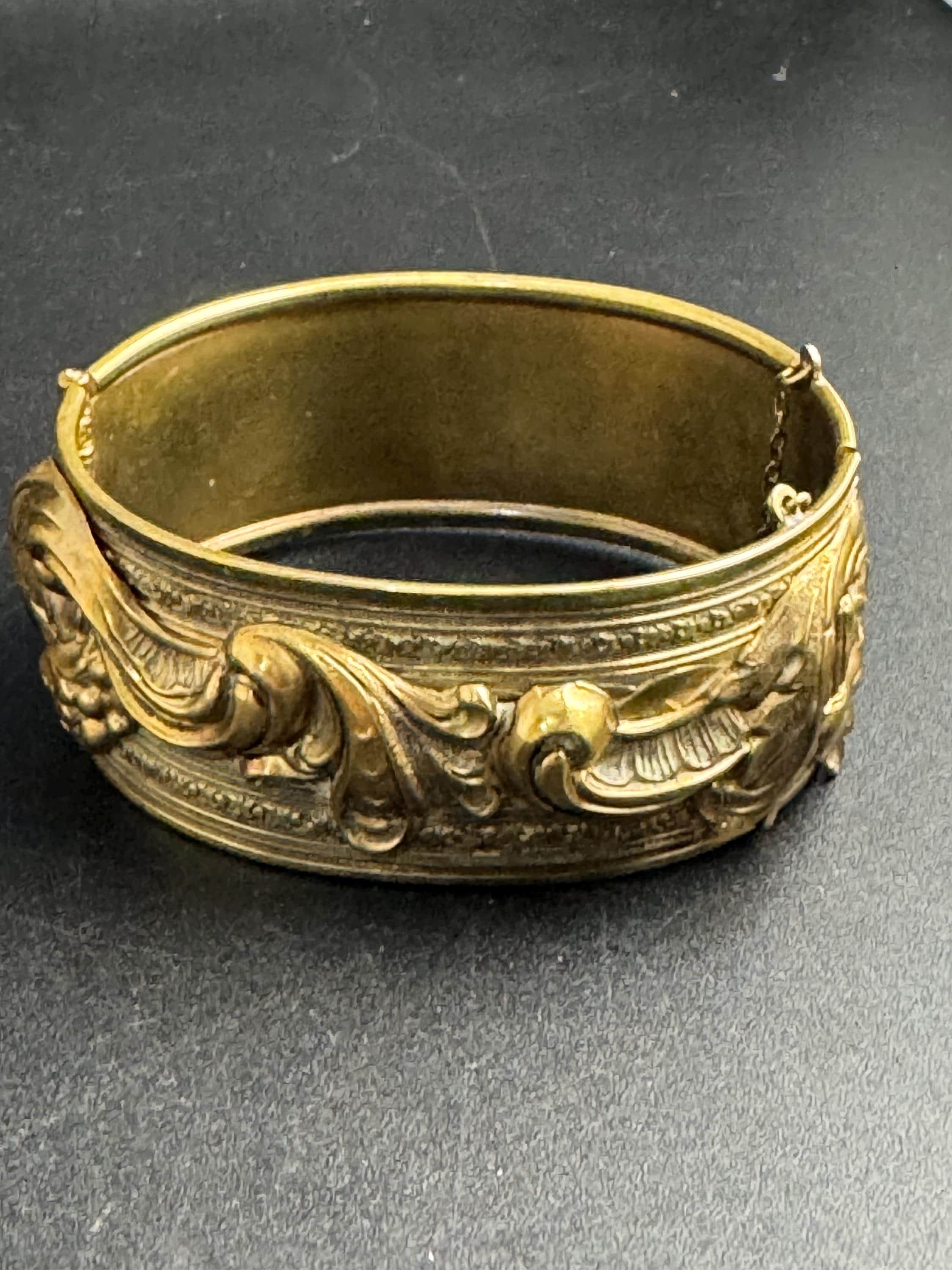 Victorian repousse work bangle : wide brass floral
