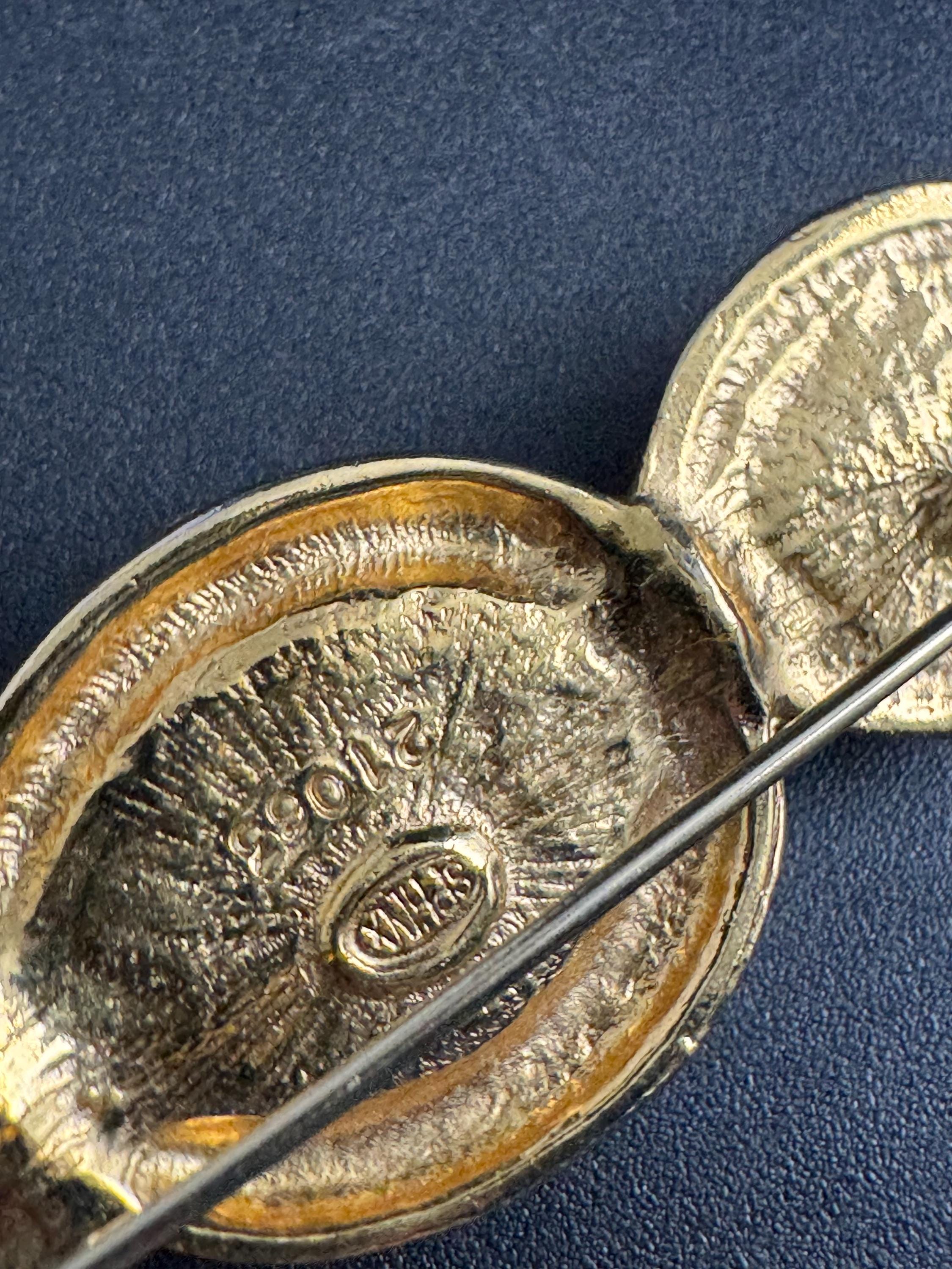 Sphinx pearl cabochon bar brooch 80s, signed vintage gold tone