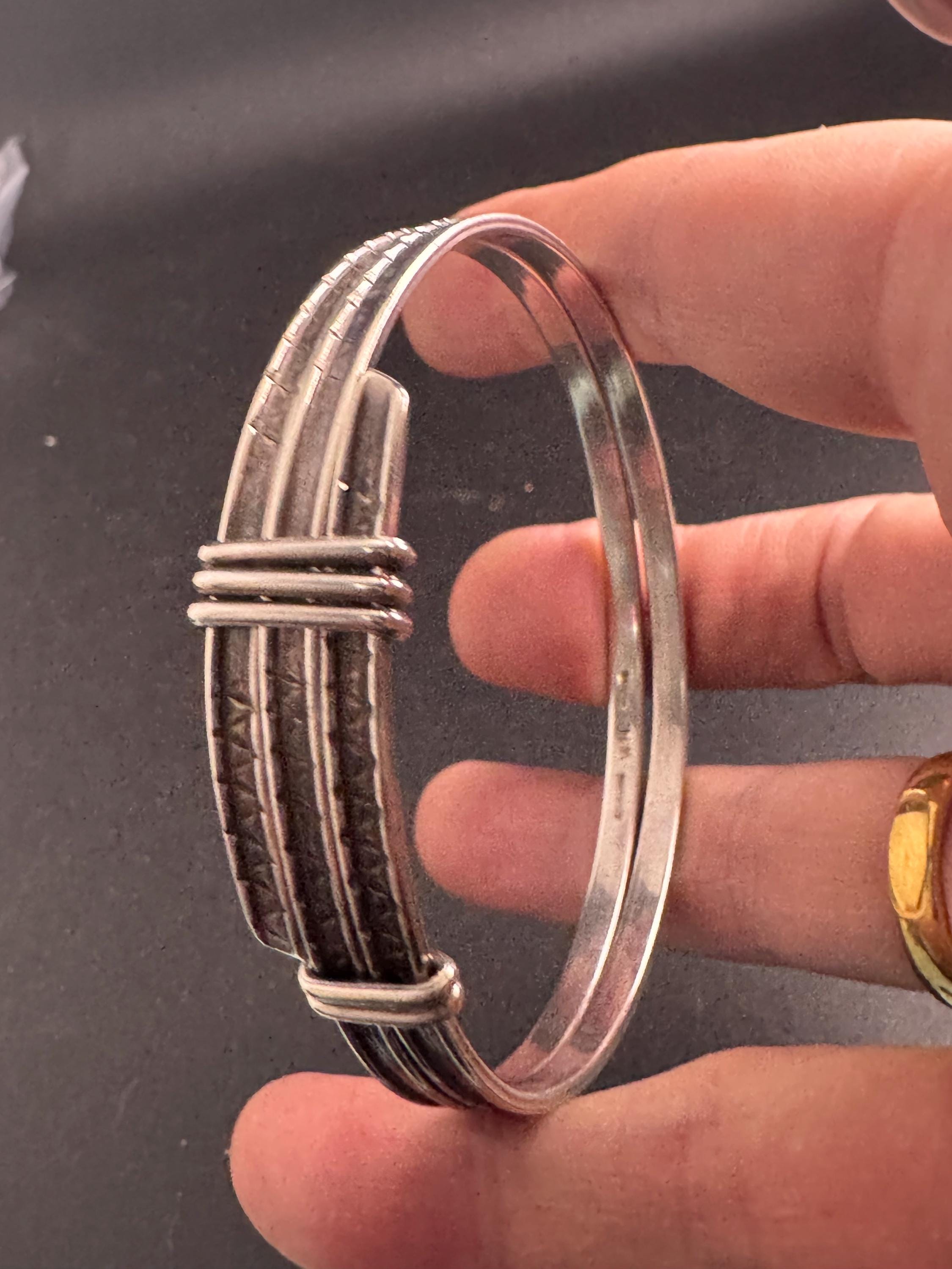 925 Sterling silver modernist bangle, adjustable fit 21.9 grams