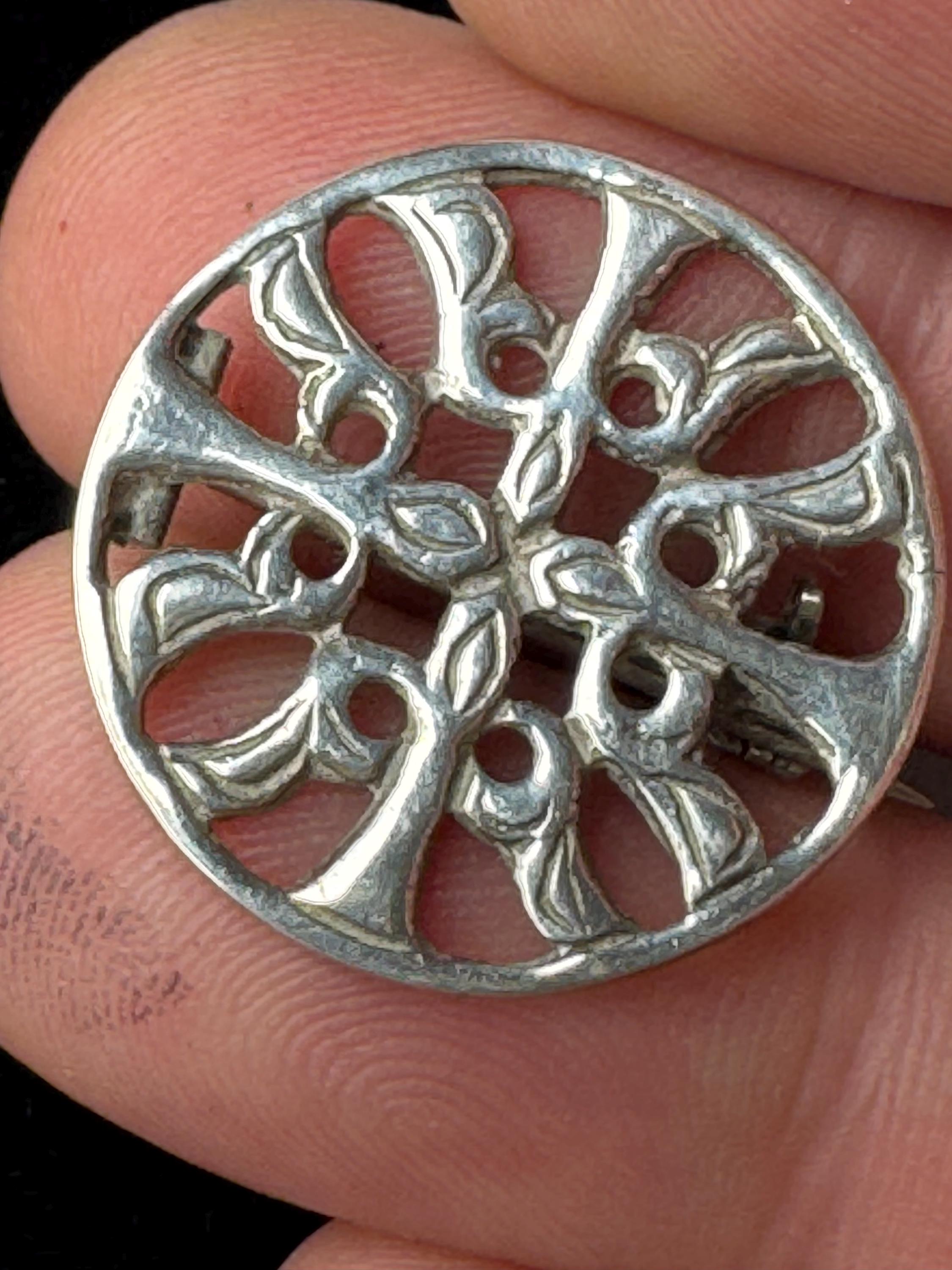 Iona silver Scottish Brooch: Arts and Crafts Celtic jewellery 925 sterling