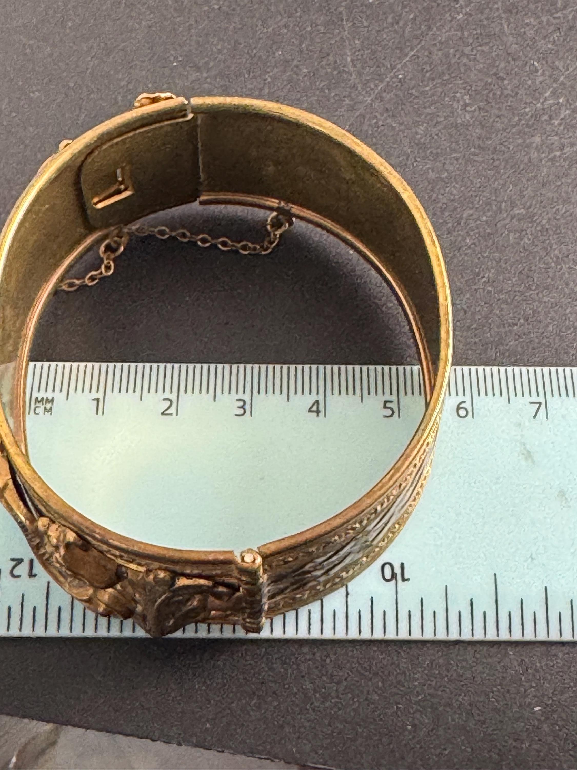 Victorian repousse work bangle : wide brass floral