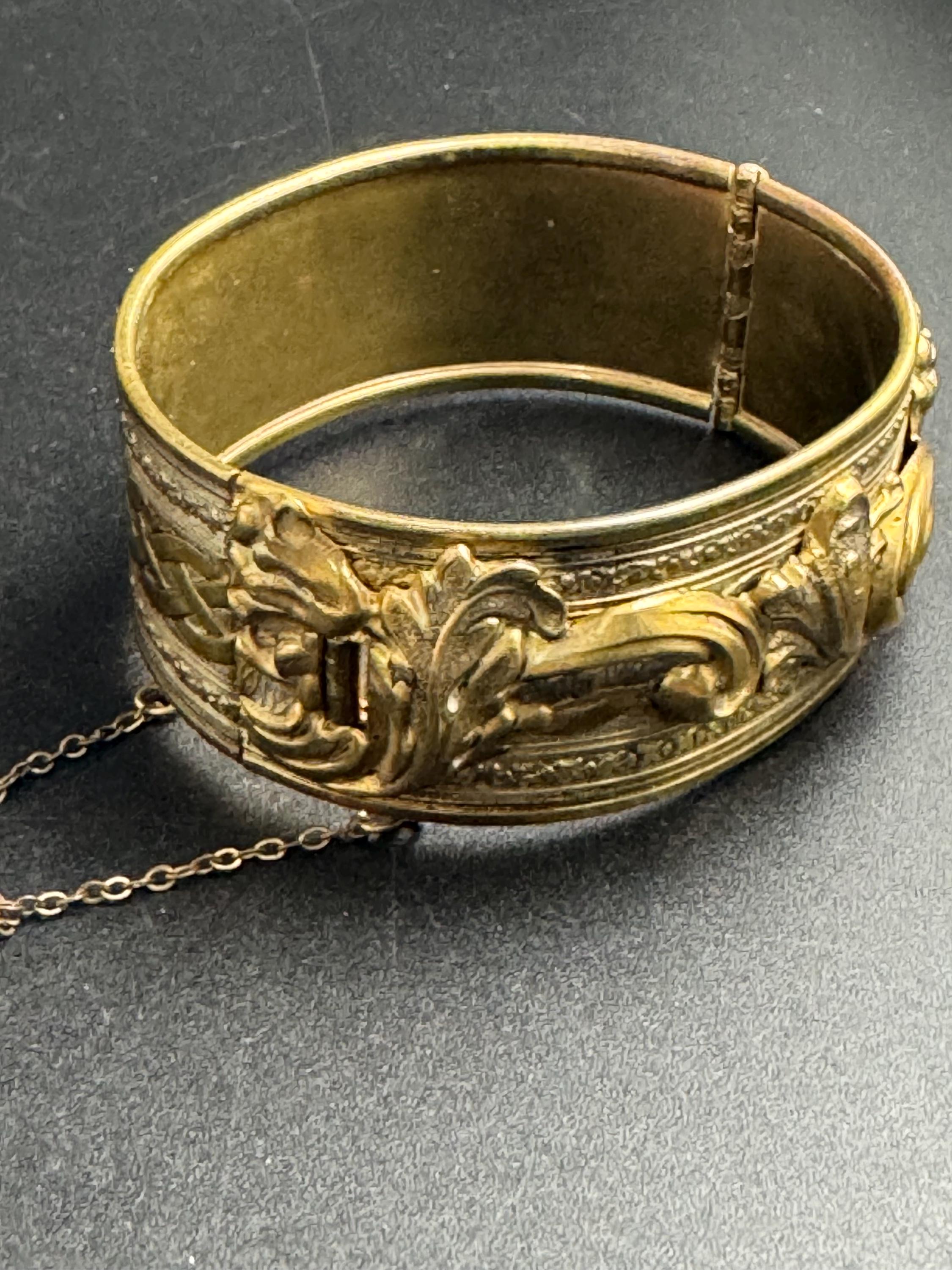 Victorian repousse work bangle : wide brass floral