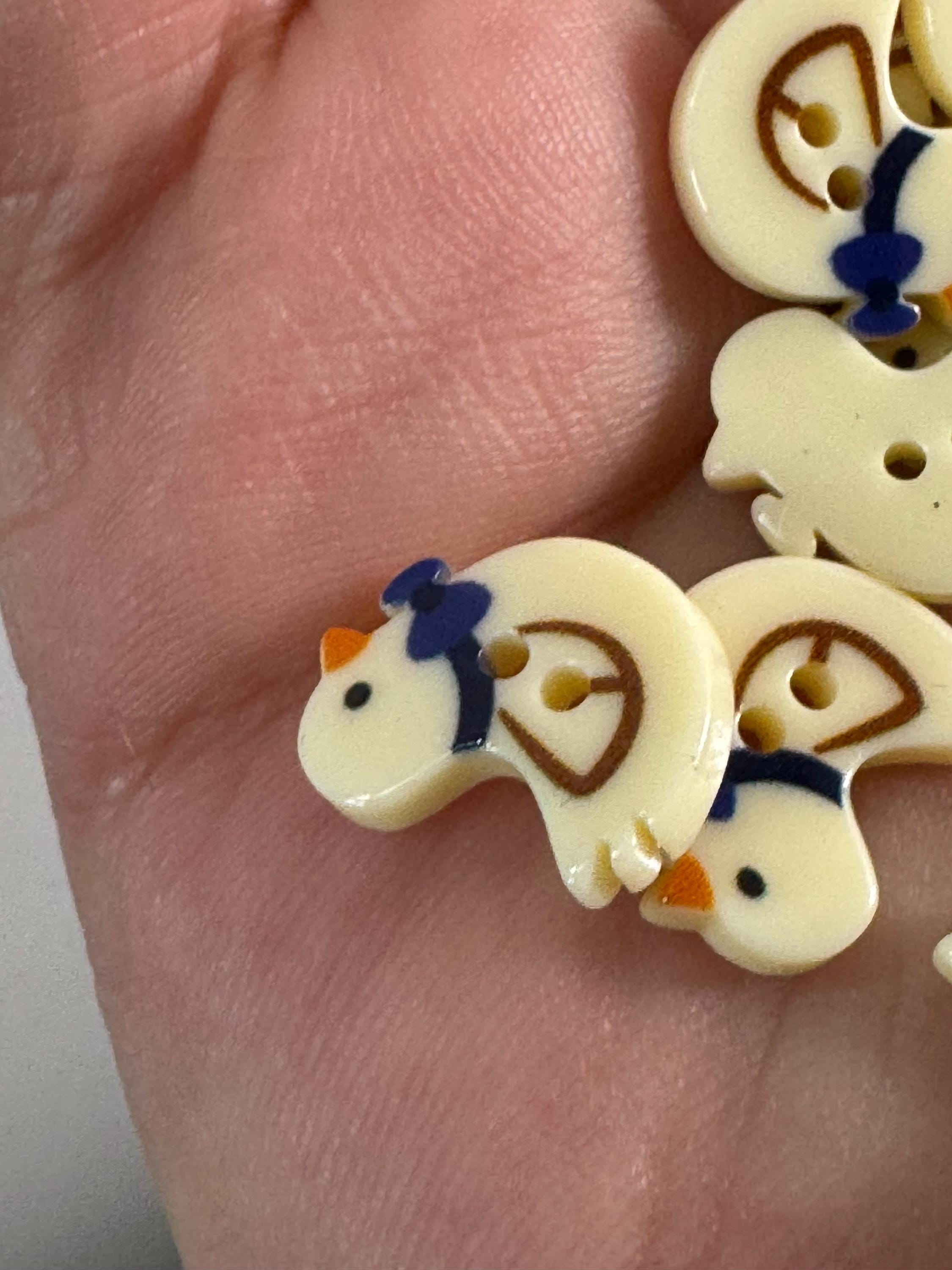 14mm duck Buttons: cream acrylic 2 hole Buttons, Set of 5 pieces