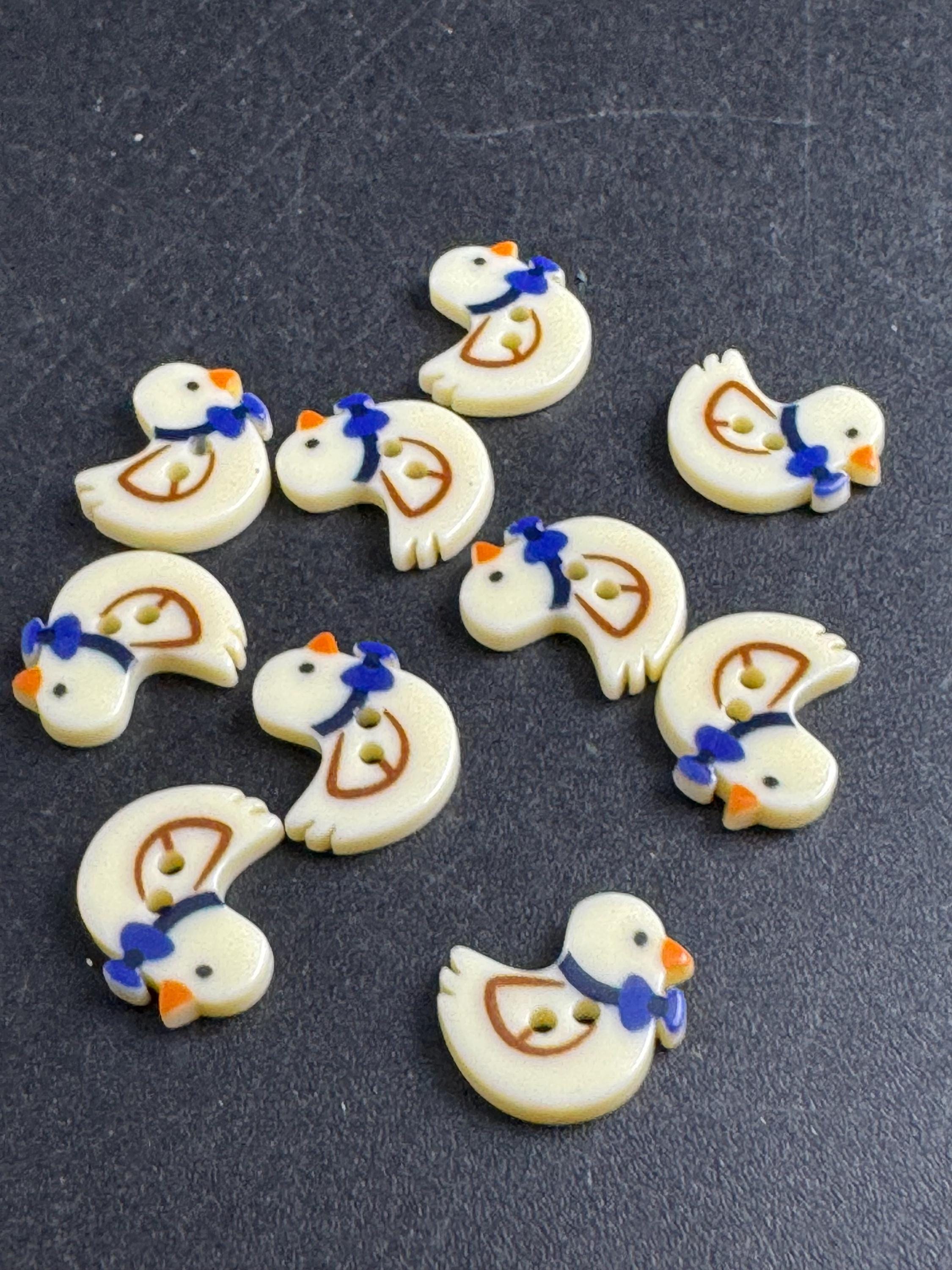 14mm duck Buttons: cream acrylic 2 hole Buttons, Set of 5 pieces