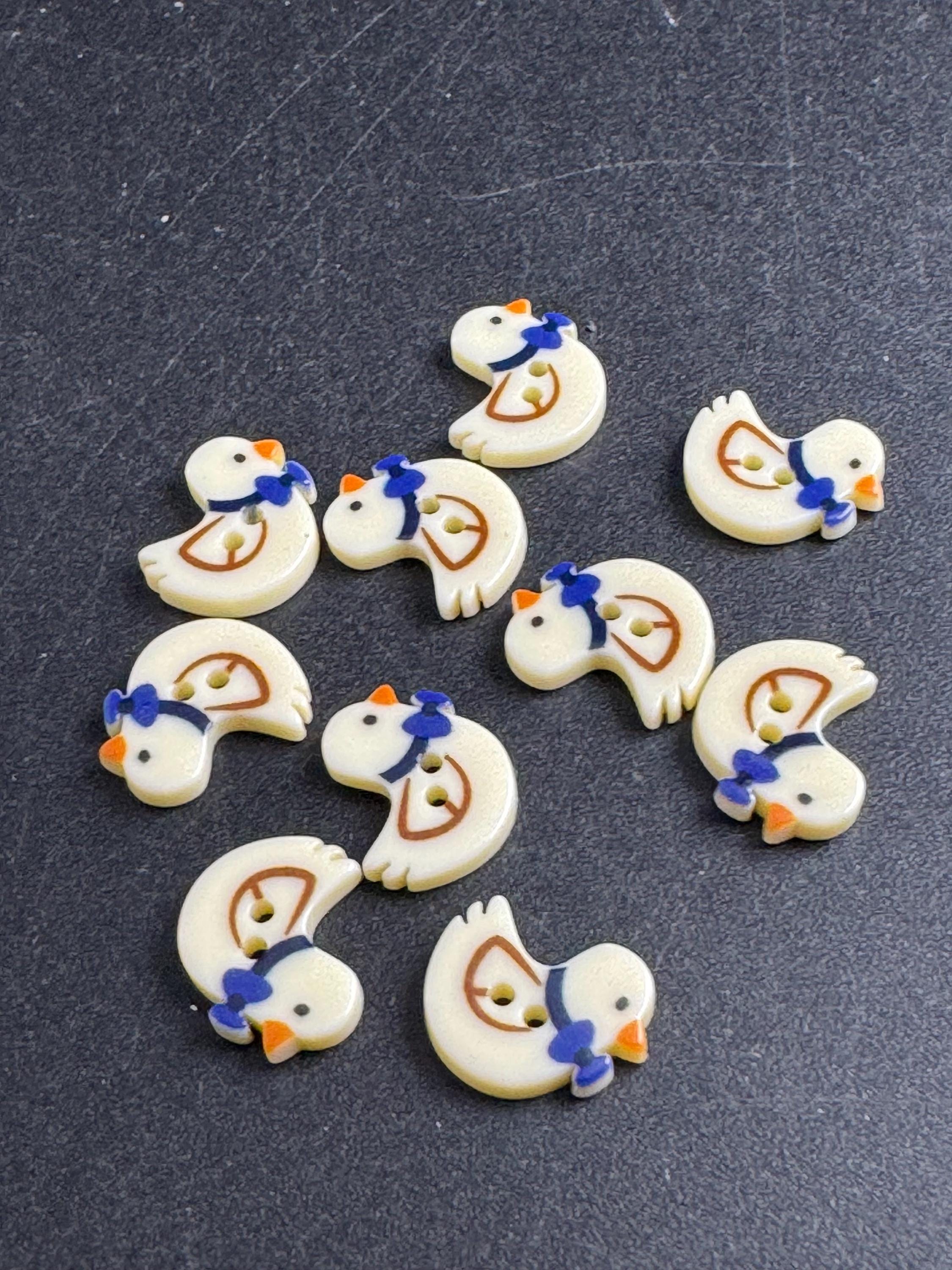 14mm duck Buttons: cream acrylic 2 hole Buttons, Set of 5 pieces