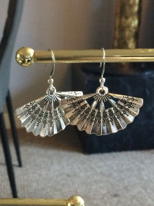 Vintage silver tone oriental Chinese Japanese hand fan earrings pierced ears