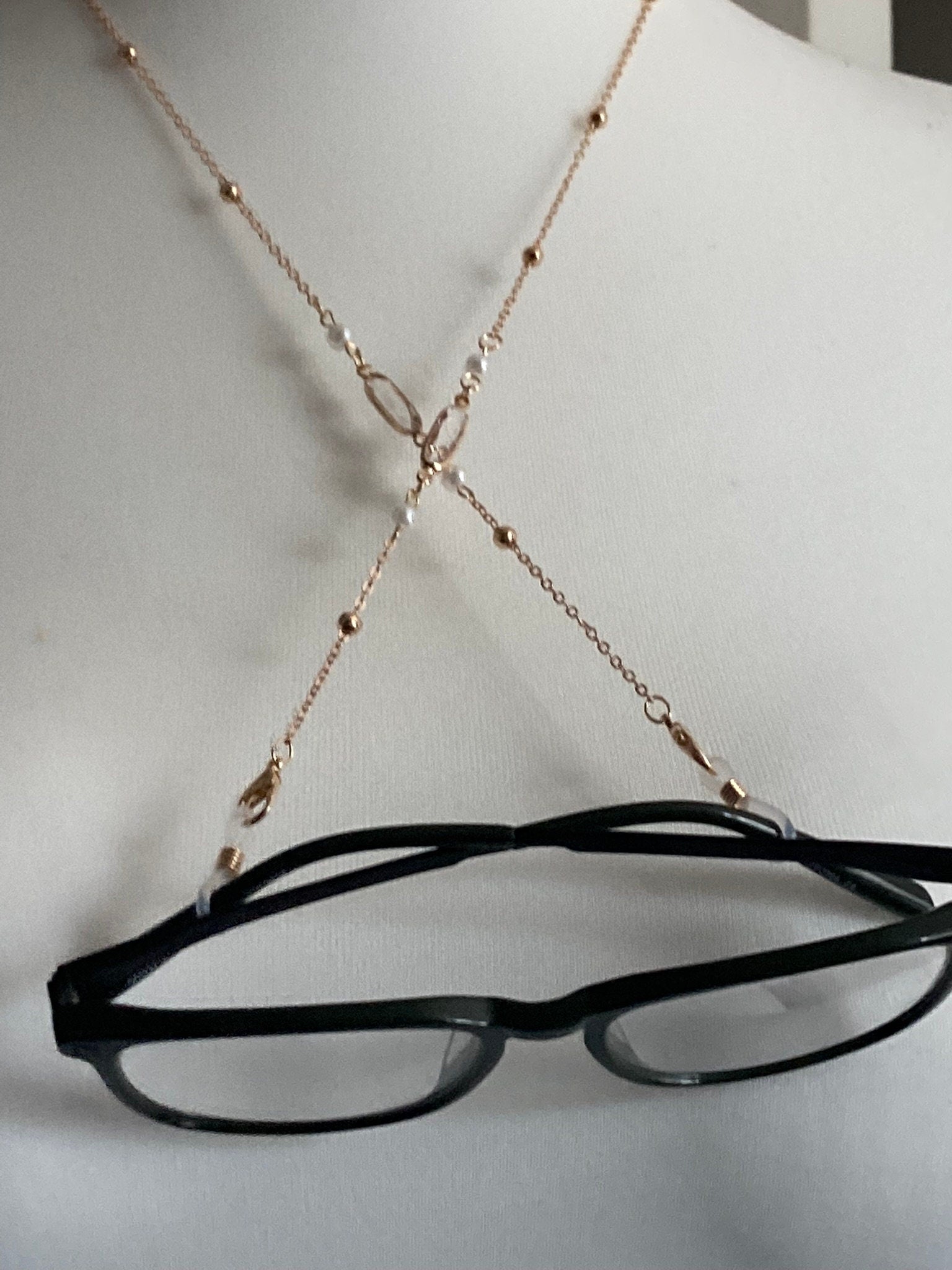Never lose your glasses sunglasses chain gold tone rivière bezel set clear crystal diamanté lanyard