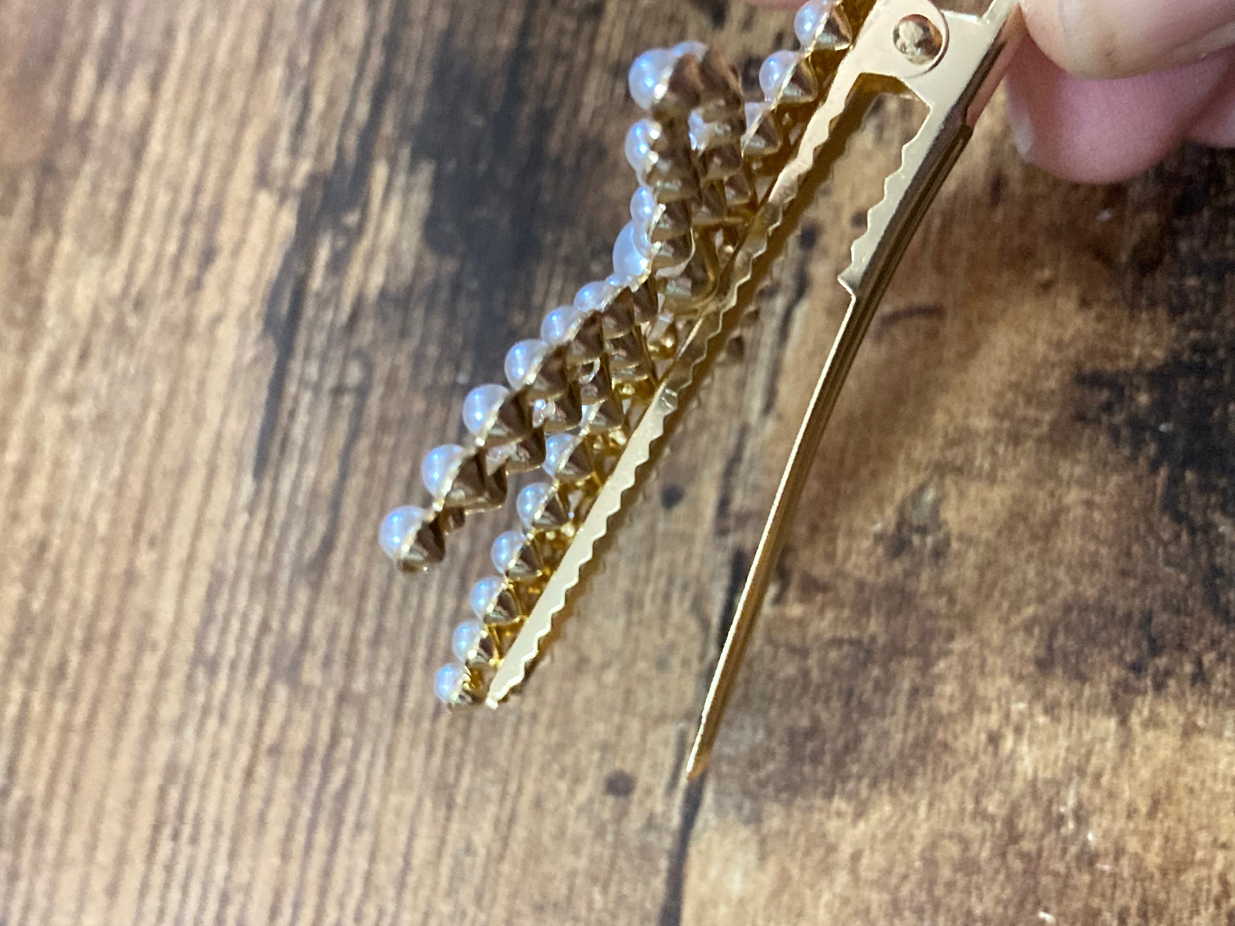 Nautical starfish faux seed pearl diamanté gold tone hair clip