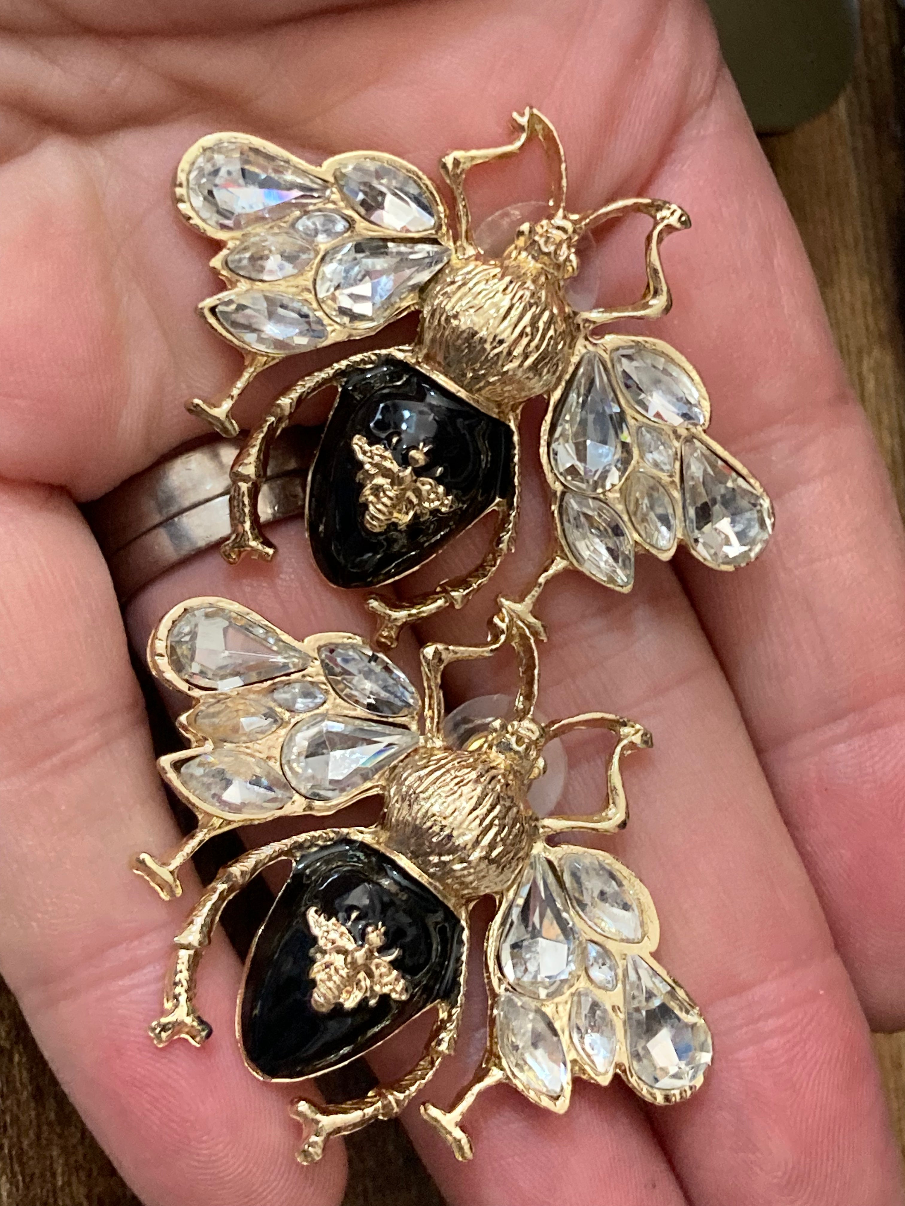 Oversized bee earrings black and gold