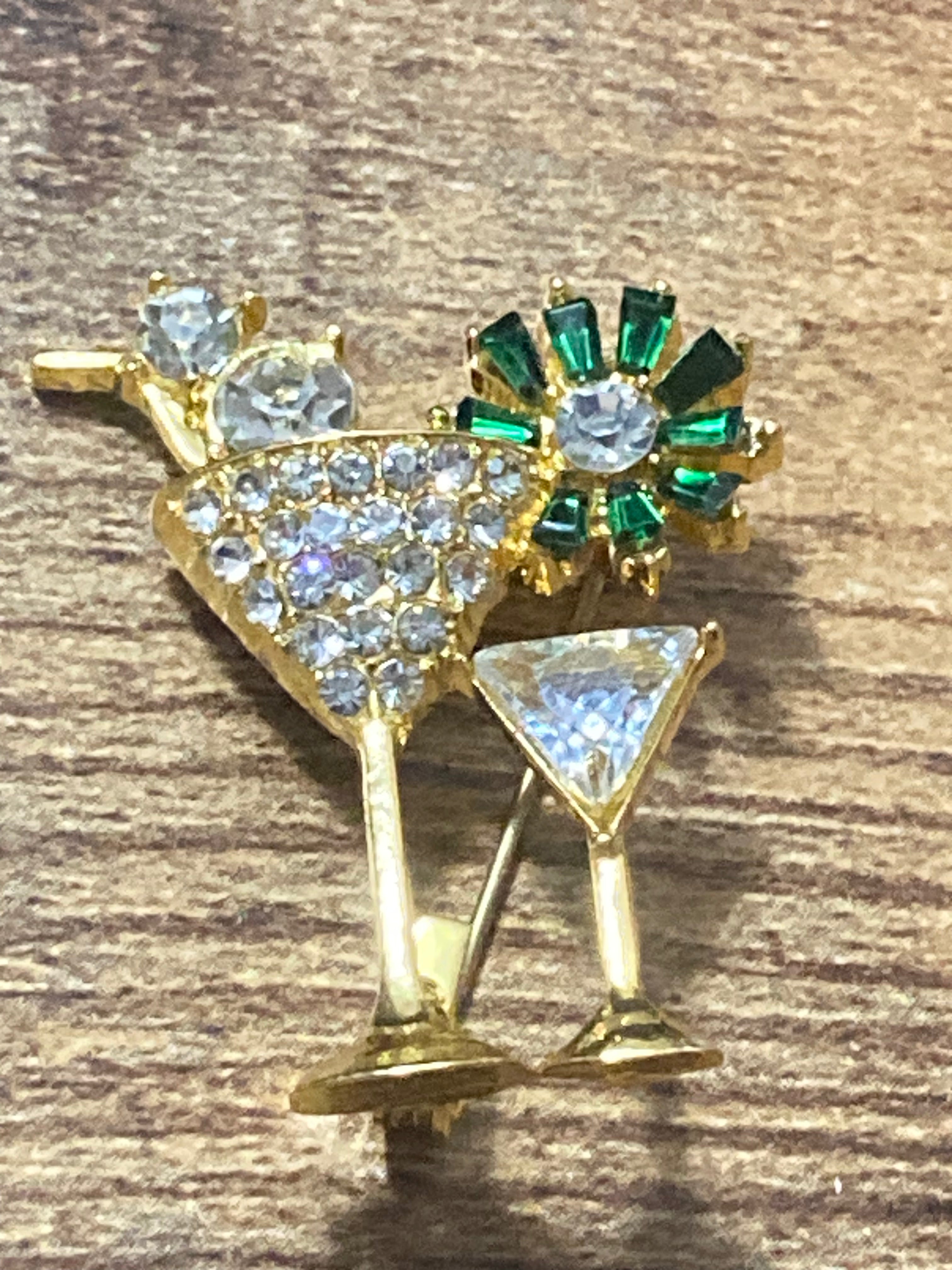 Champagne cocktail glass Crystal brooch