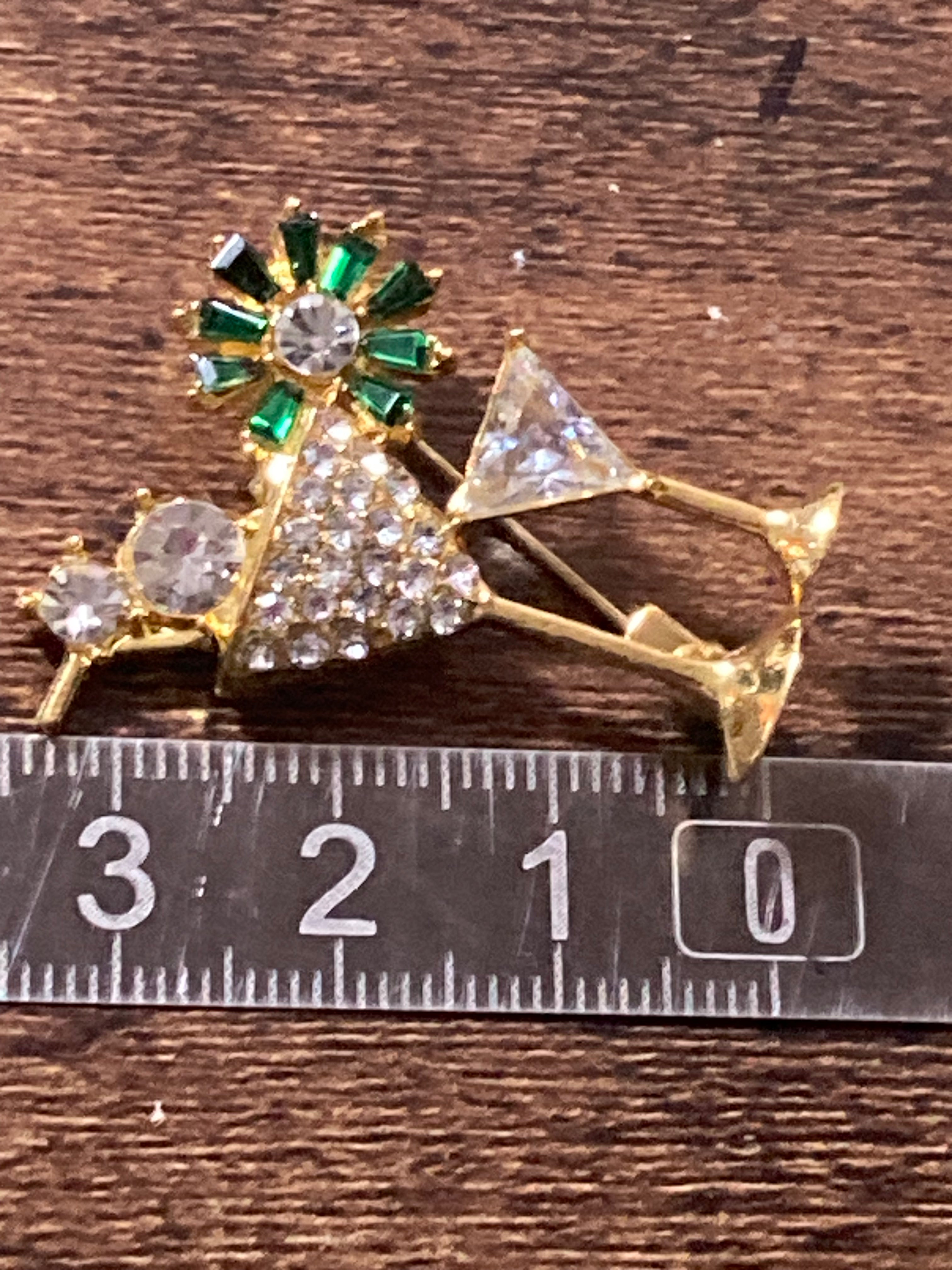 Champagne cocktail glass Crystal brooch