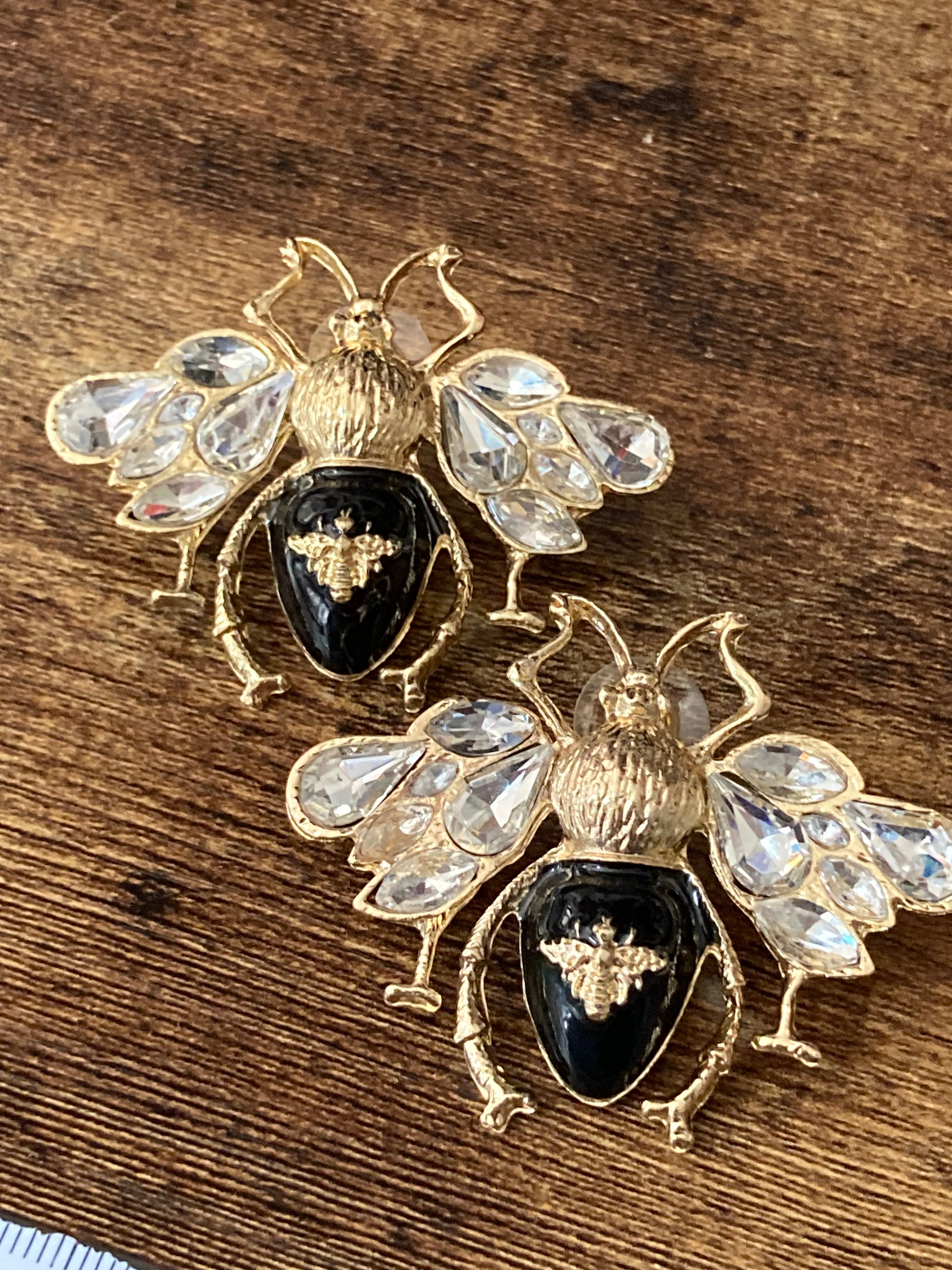 Oversized bee earrings black and gold