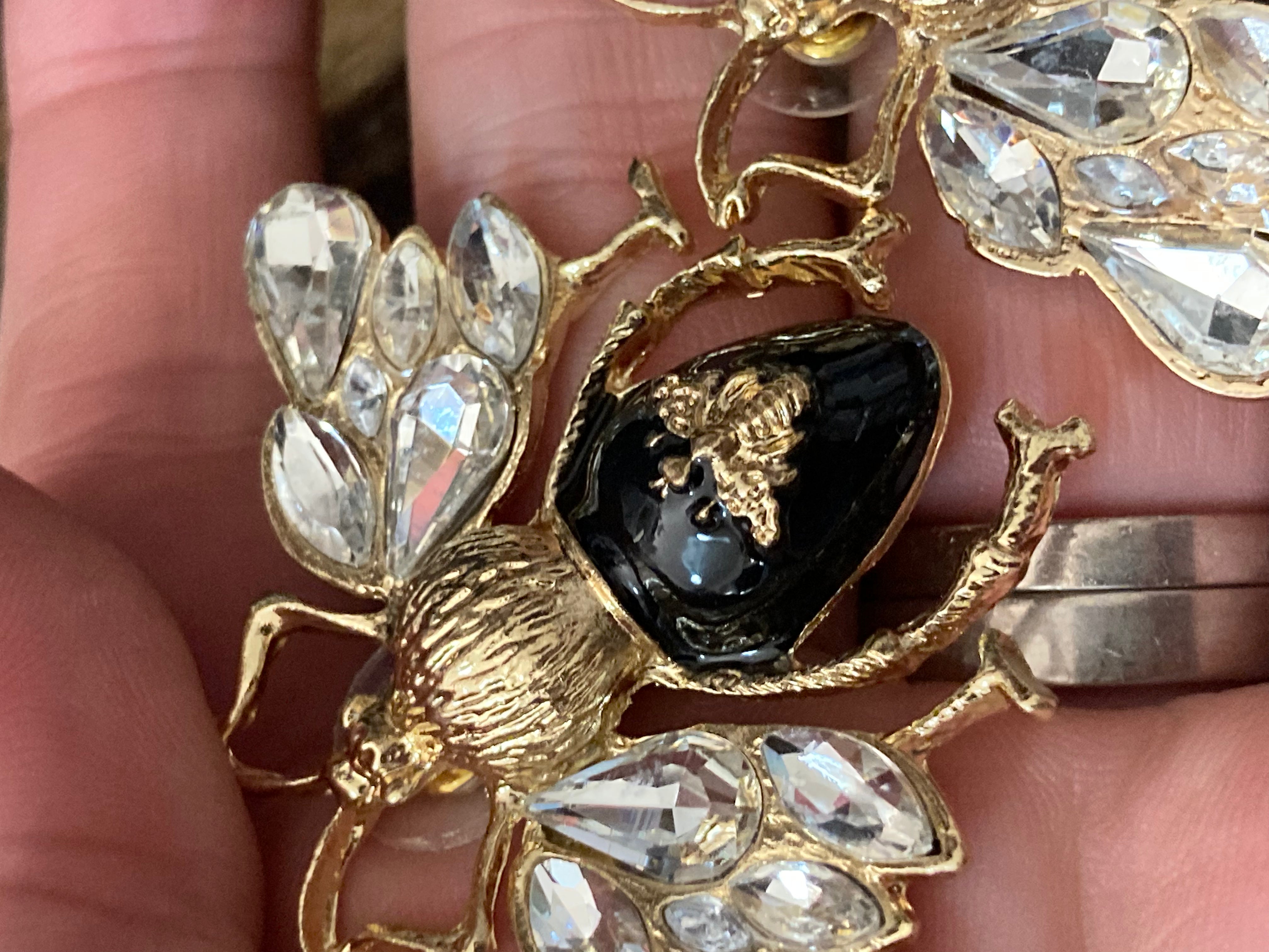 Oversized bee earrings black and gold
