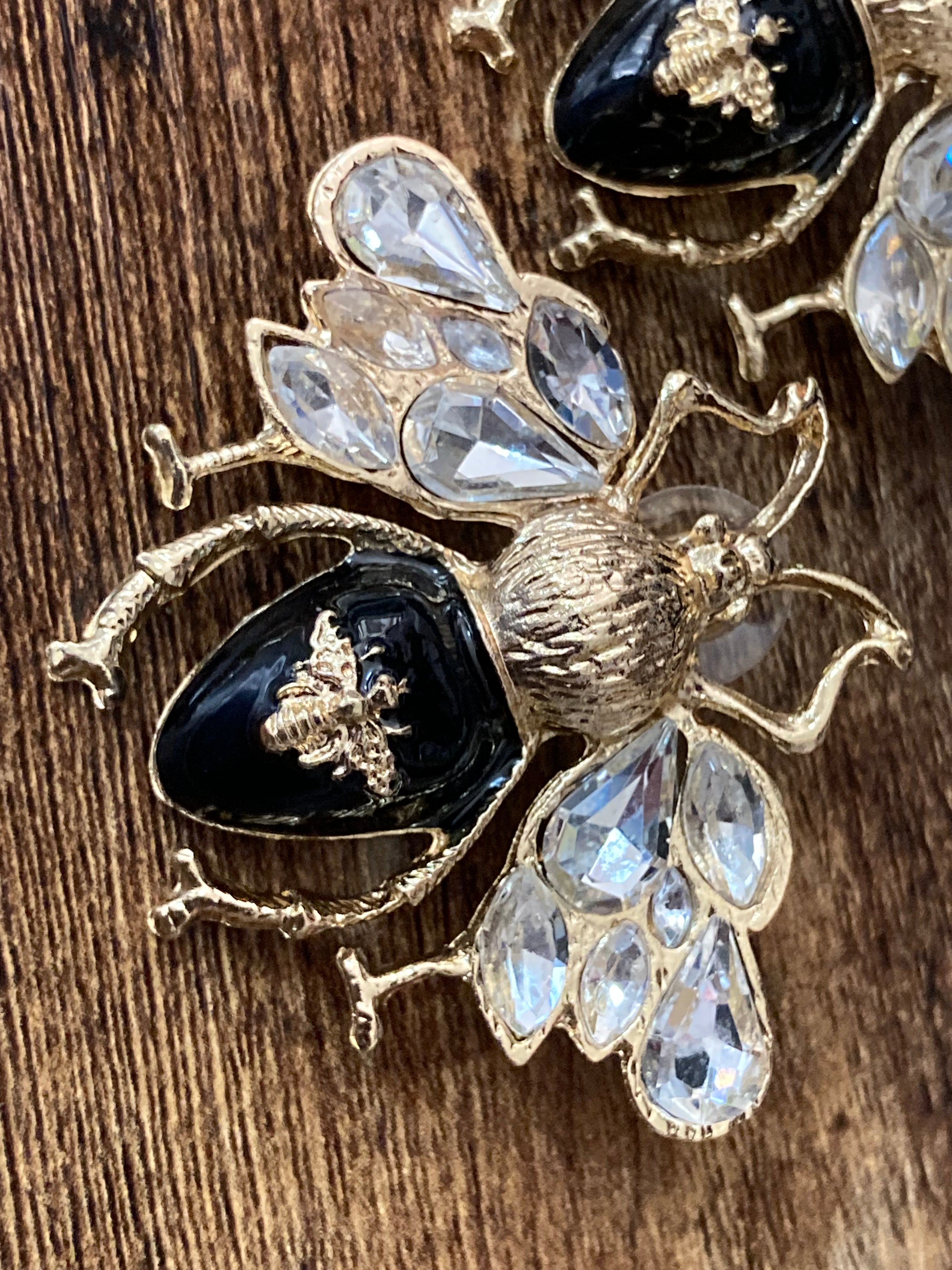Oversized bee earrings black and gold