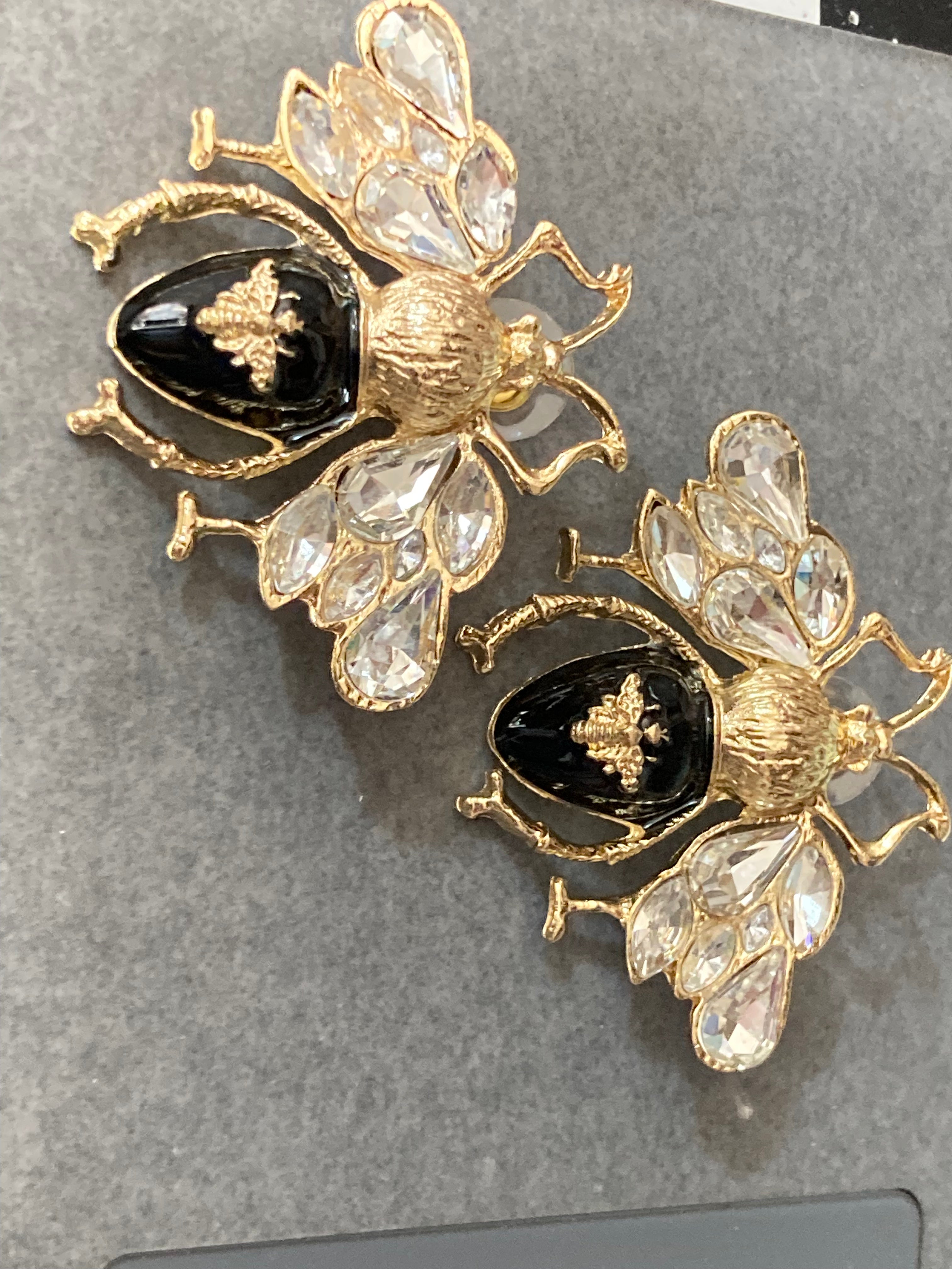 Oversized bee earrings black and gold