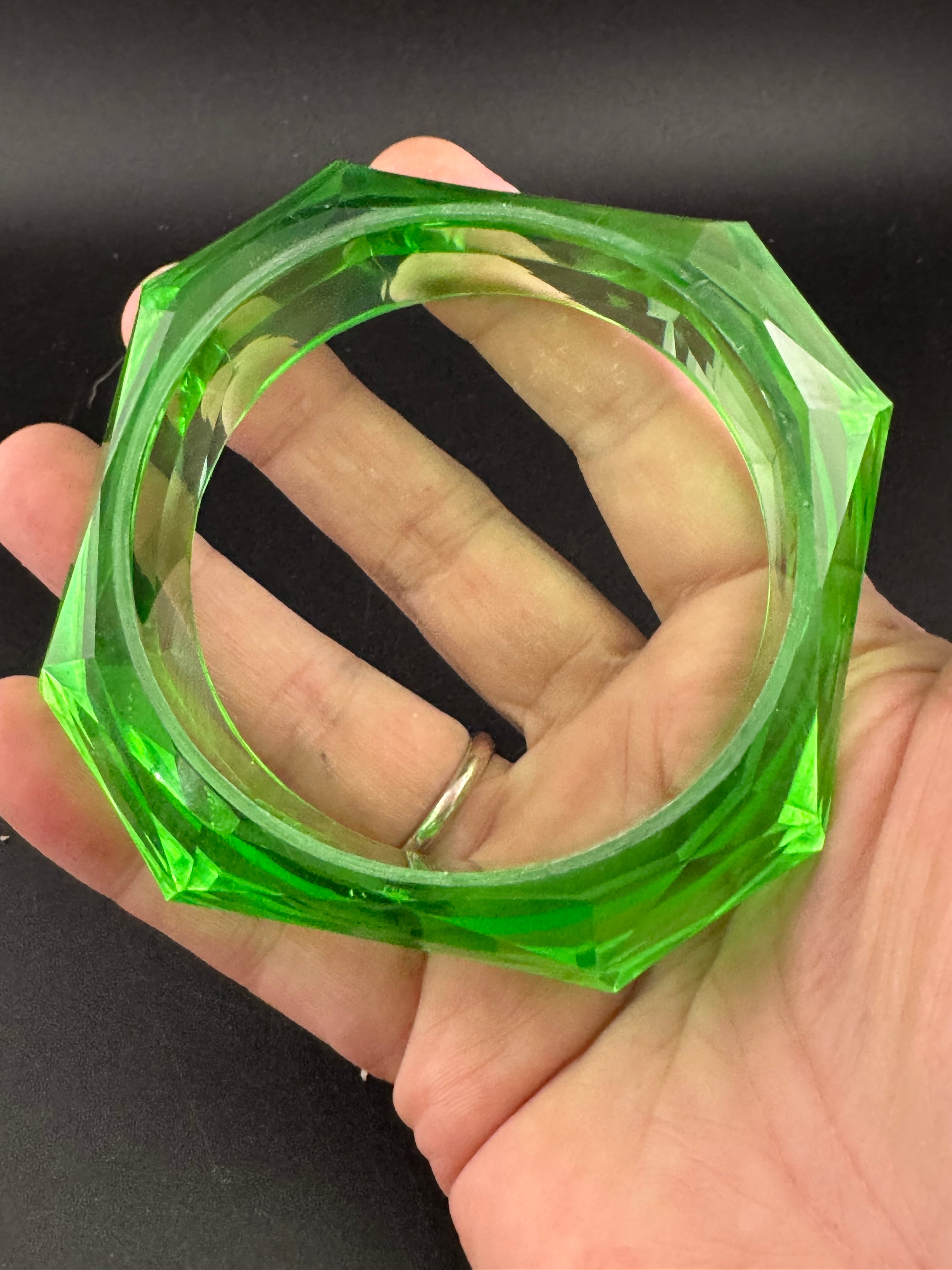 Chunky green acrylic faceted wide fixed bangle
