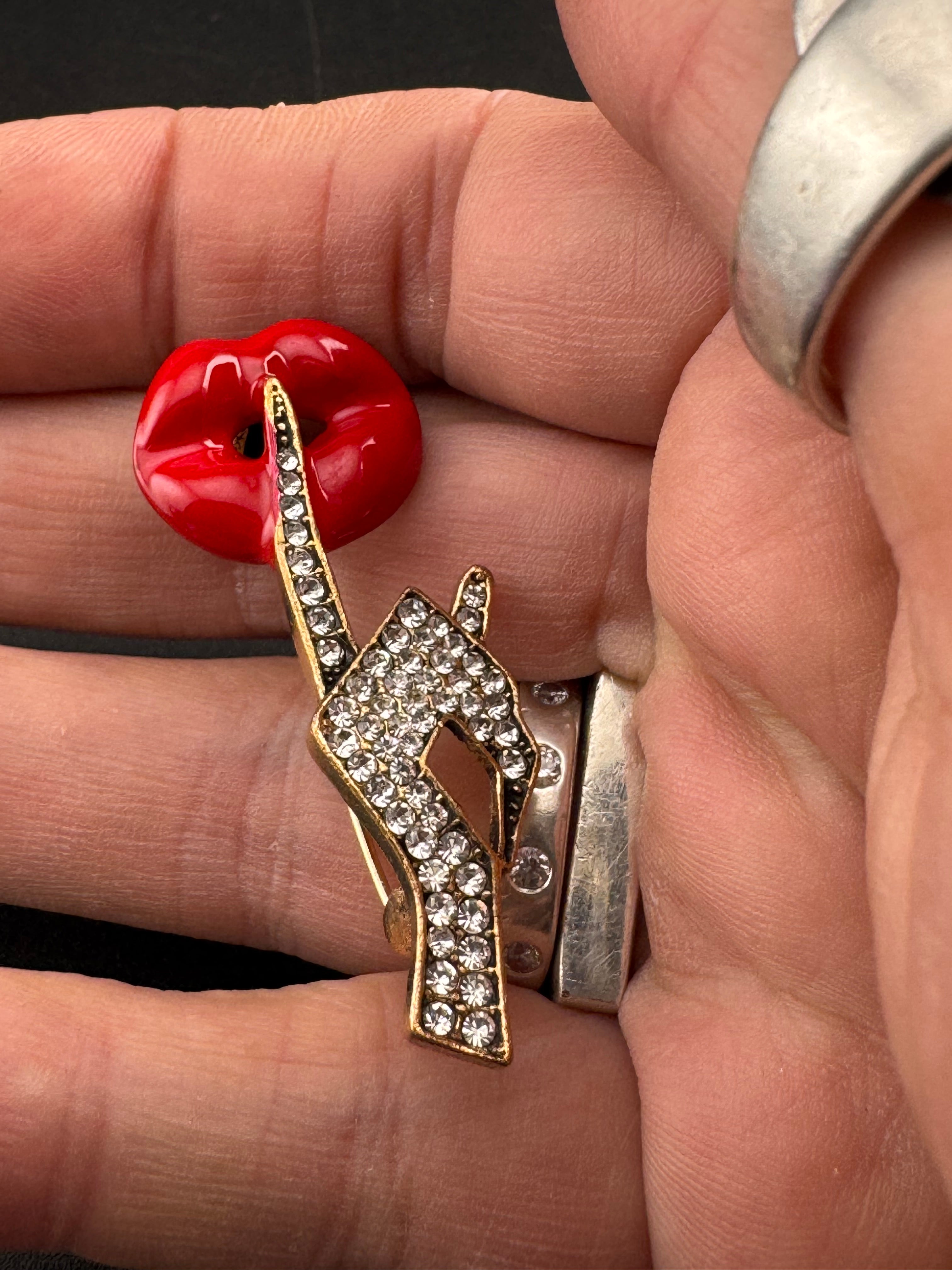 Novelty diamanté red lips secret brooch