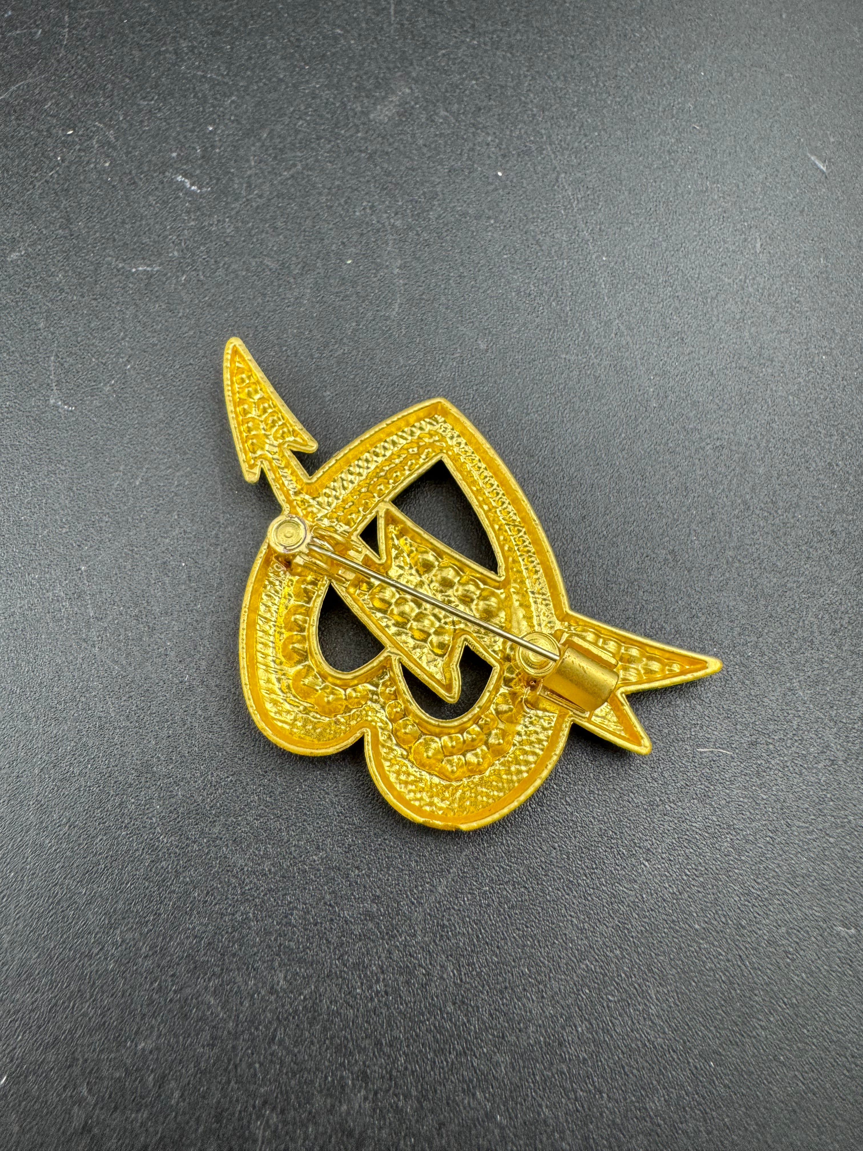 Valentine’s Day love heart brooch, gold tone with ruby diamantés