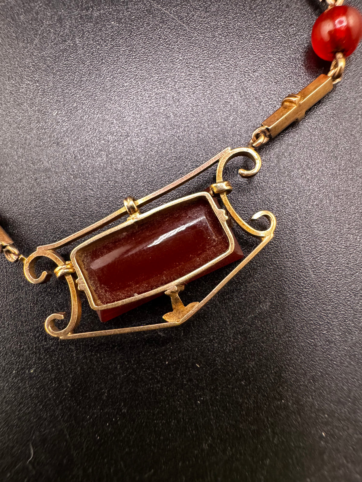 Antique 11-12 carat gold carnelian necklace