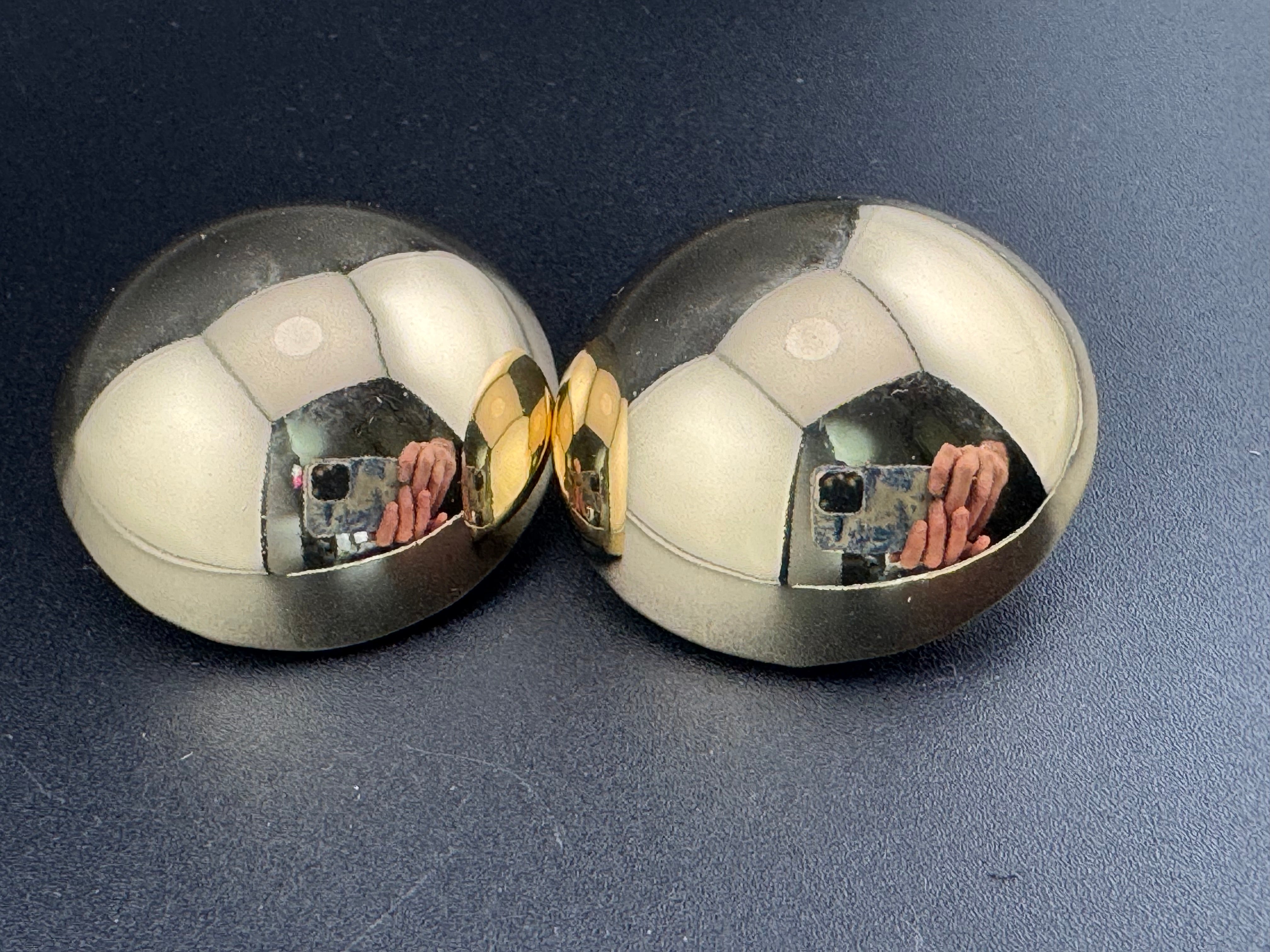 1980s style huge oversized 4cm Gold tone round domed button stud earrings pierced