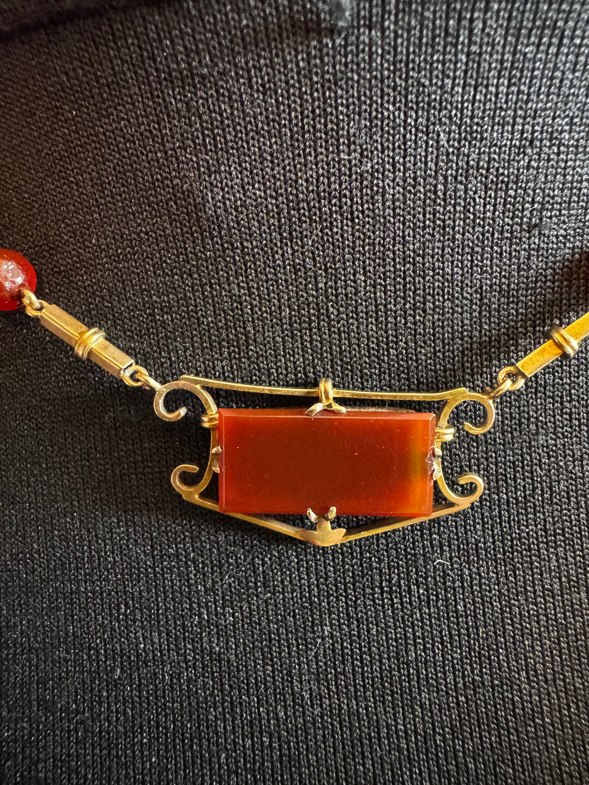 Antique 11-12 carat gold carnelian necklace