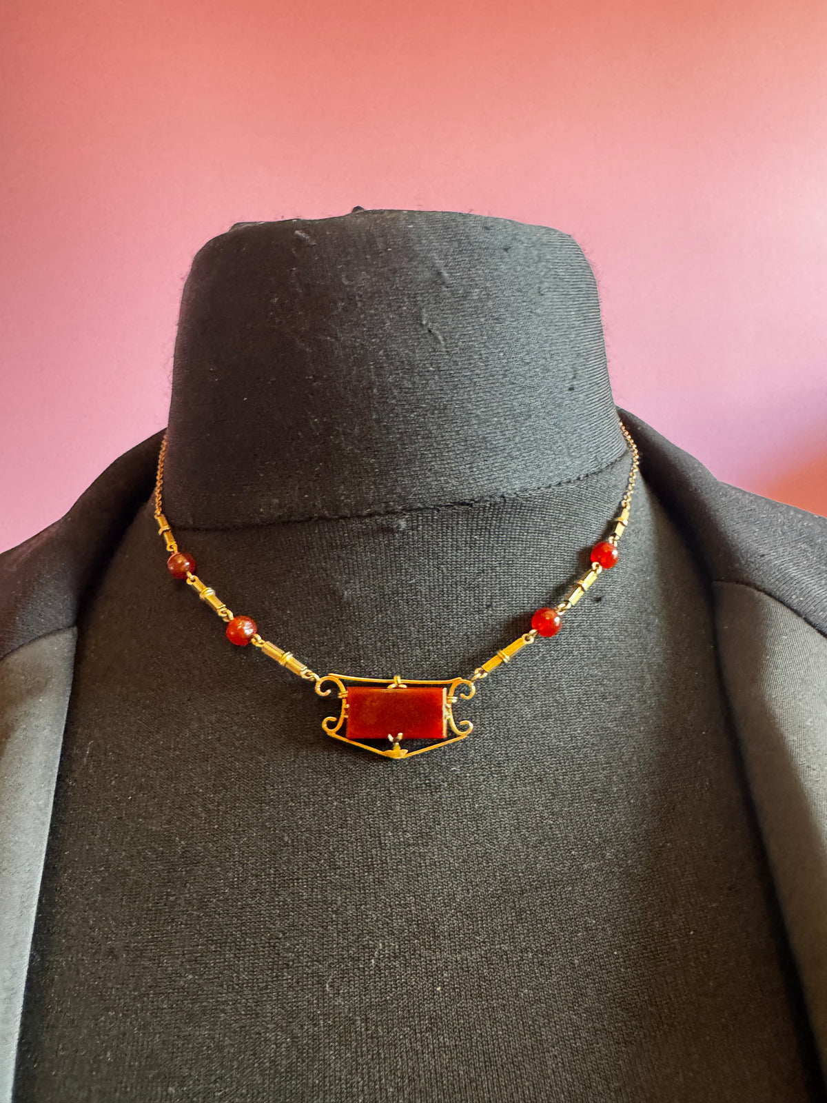 Antique 11-12 carat gold carnelian necklace