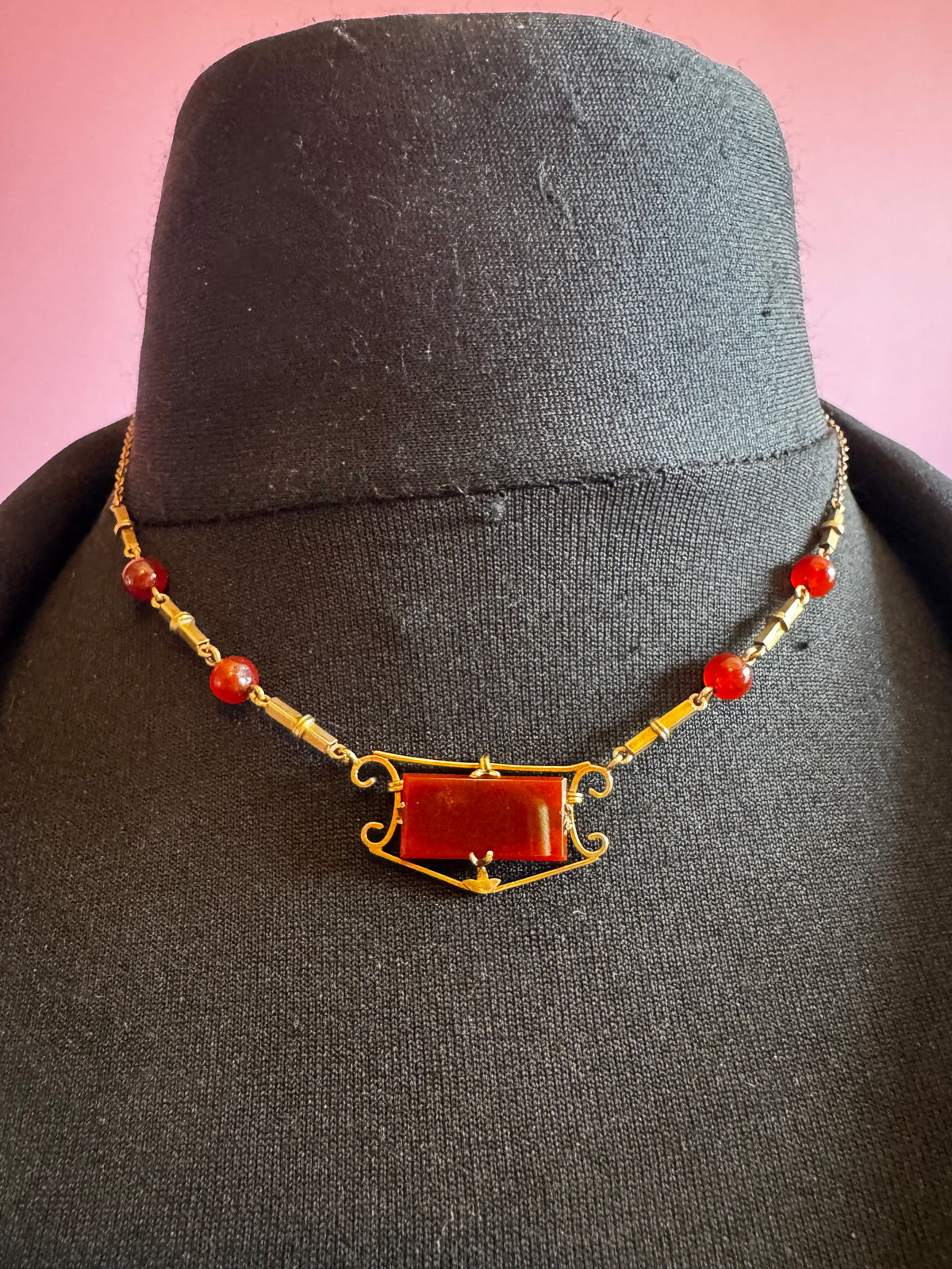 Antique 11-12 carat gold carnelian necklace