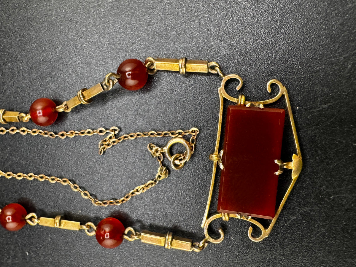 Antique 11-12 carat gold carnelian necklace