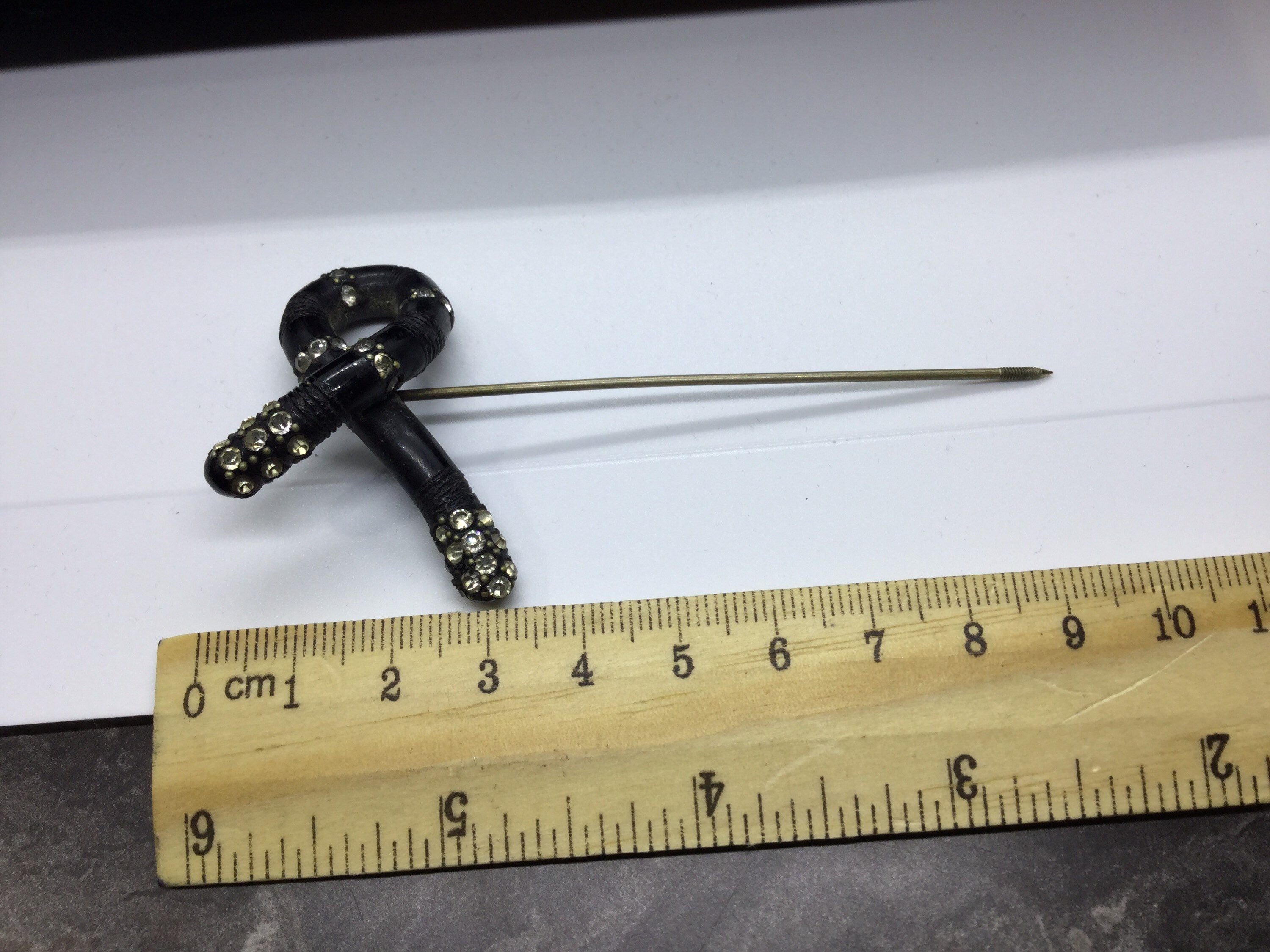 True Art Deco hat flash pin diamanté paste rhinestone bakelite