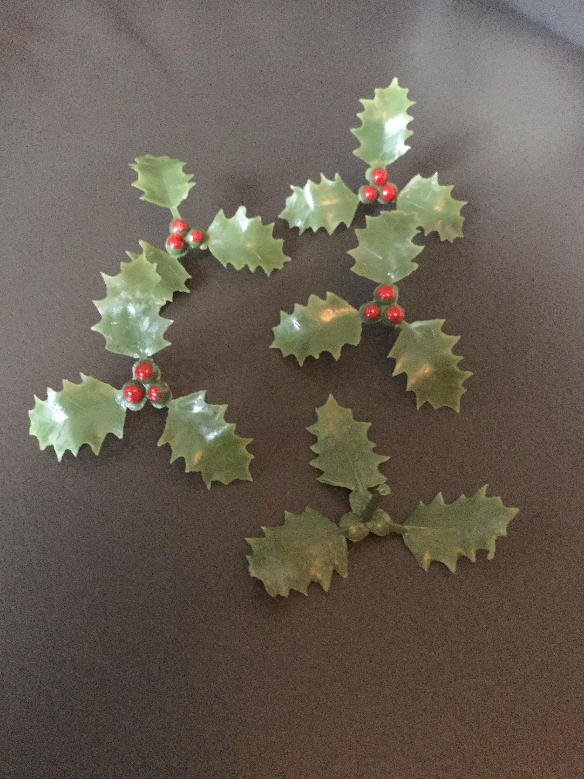 red green job lot 5 x 4cm  sprigs HOLLY LEAVES BERRIES plastic cake topper