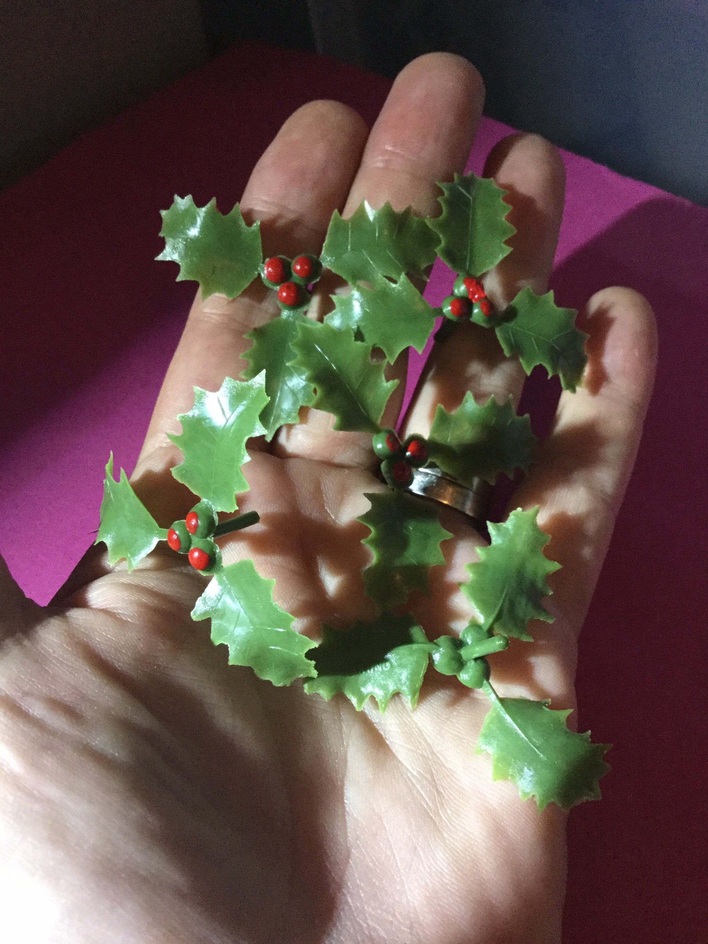 red green job lot 5 x 4cm  sprigs HOLLY LEAVES BERRIES plastic cake topper