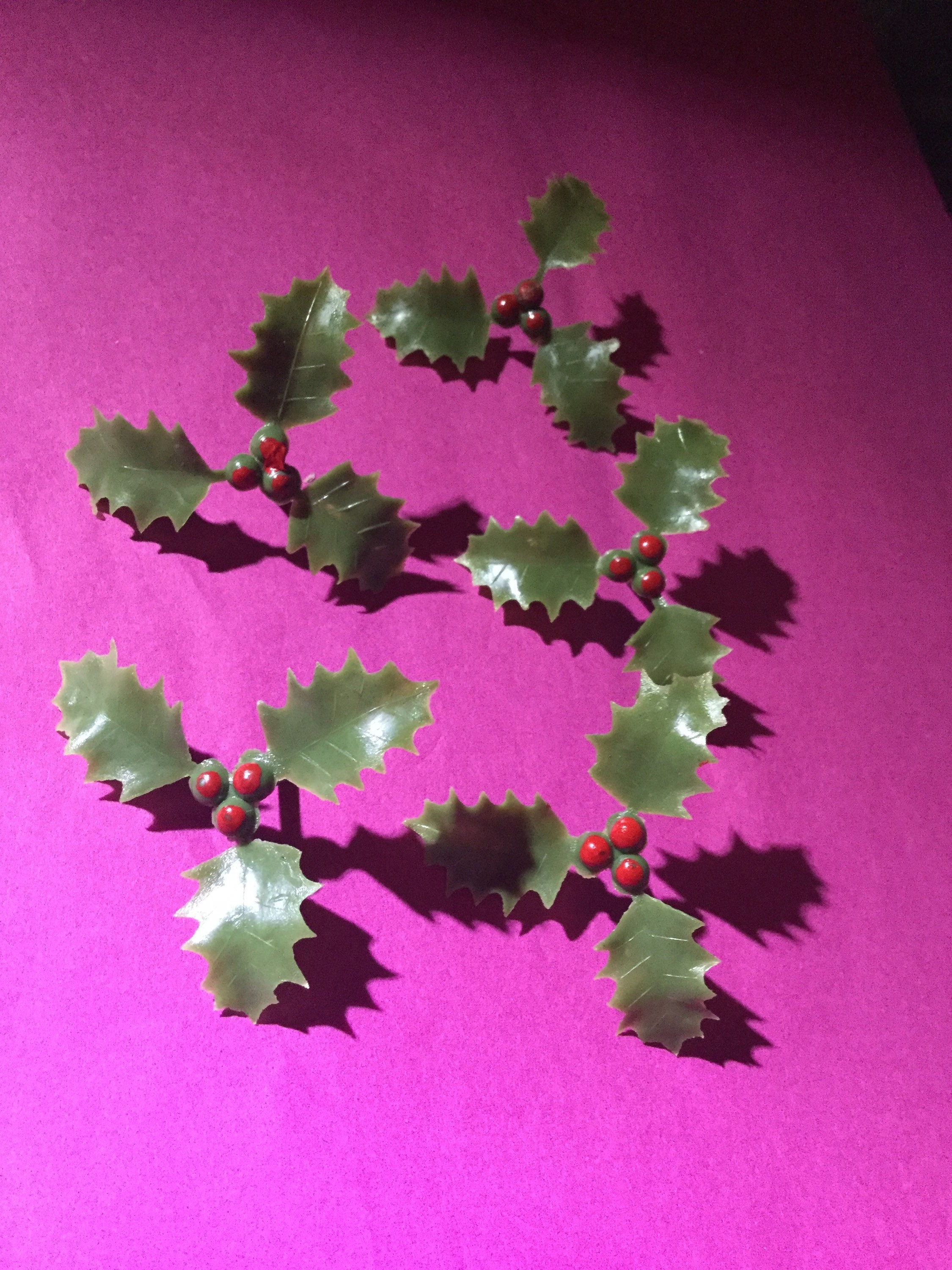 red green job lot 5 x 4cm  sprigs HOLLY LEAVES BERRIES plastic cake topper