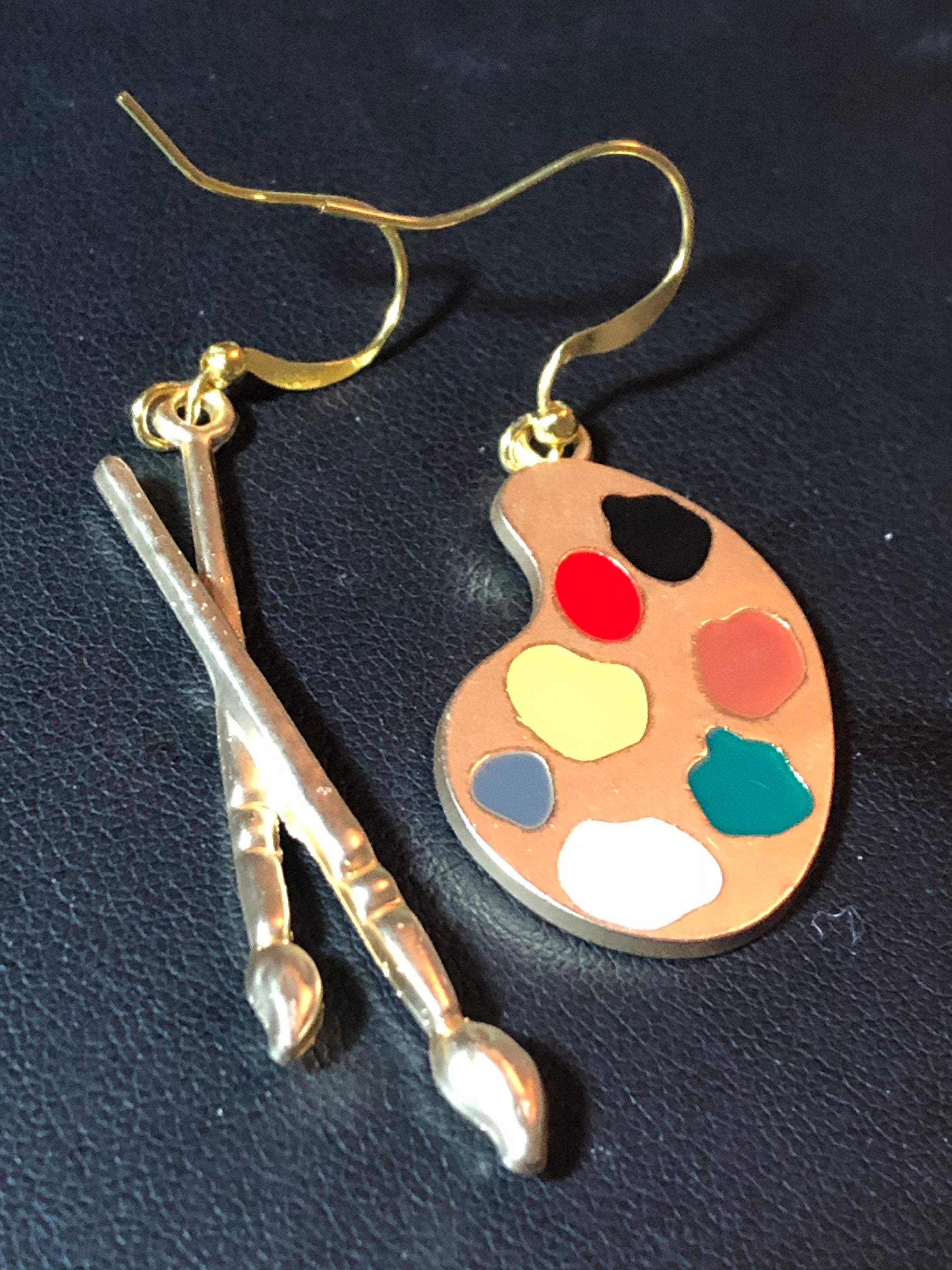 Novelty artists paint pallet pierced drop earrings gold tone