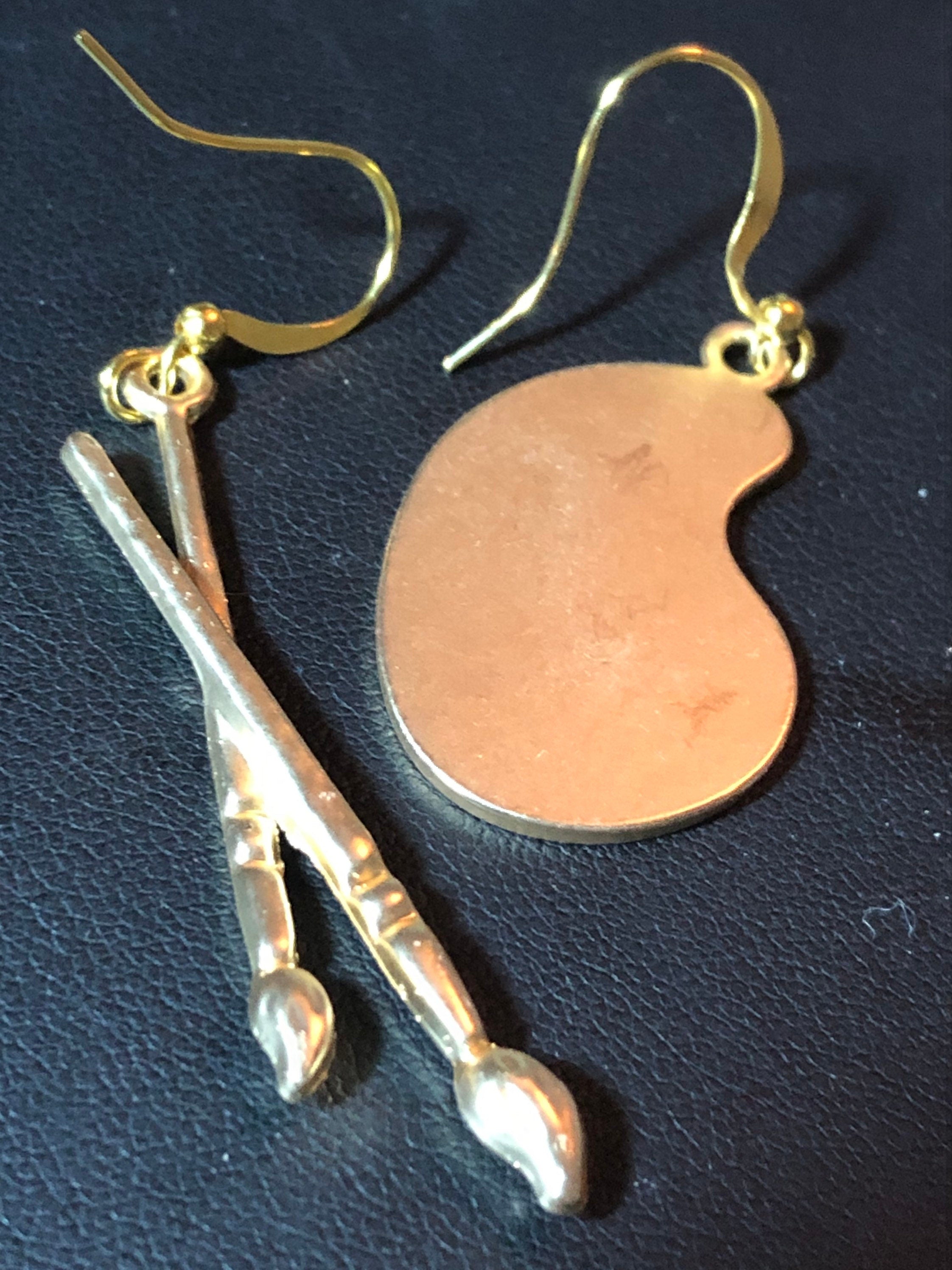 Novelty artists paint pallet pierced drop earrings gold tone