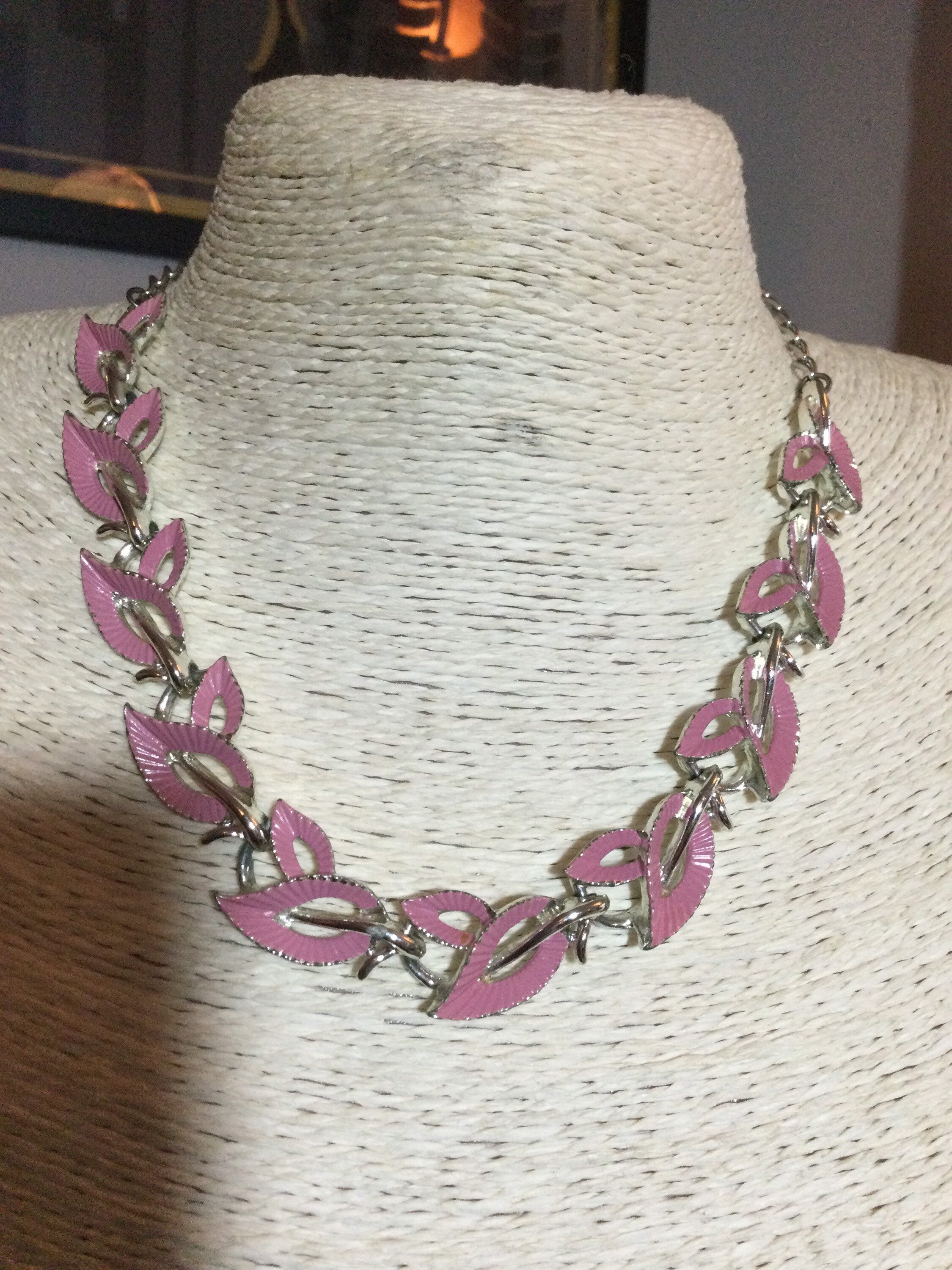 17” Vintage baby pink enamel leaf necklace silver tone chrome metal choker necklace