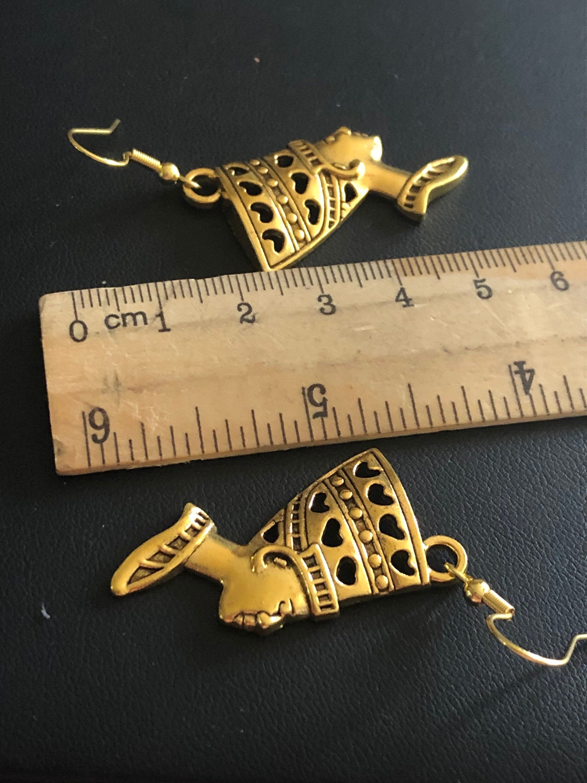 Gold tone Egyptian revival style queen Nefertiti 5cm drop earrings