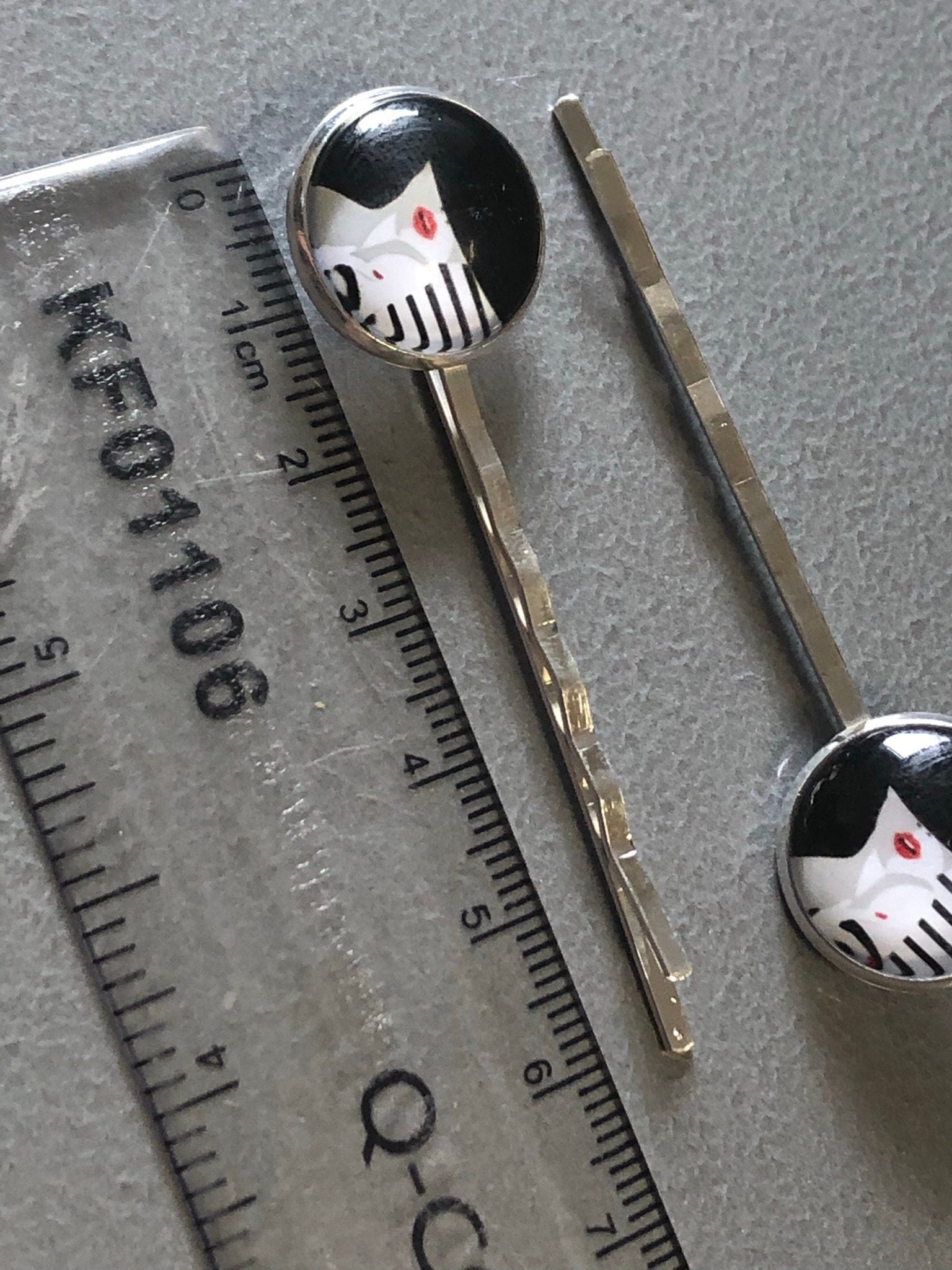 pair of vintage style art deco lady hair clips silver tone grip