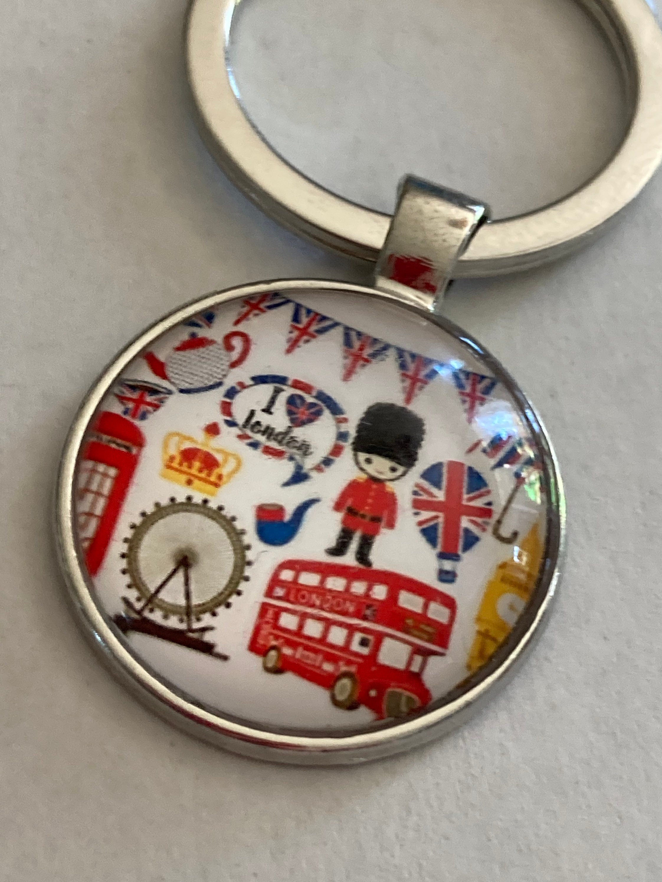 City of London keyring with 25mm glass cabochon Union Jack souvenir
