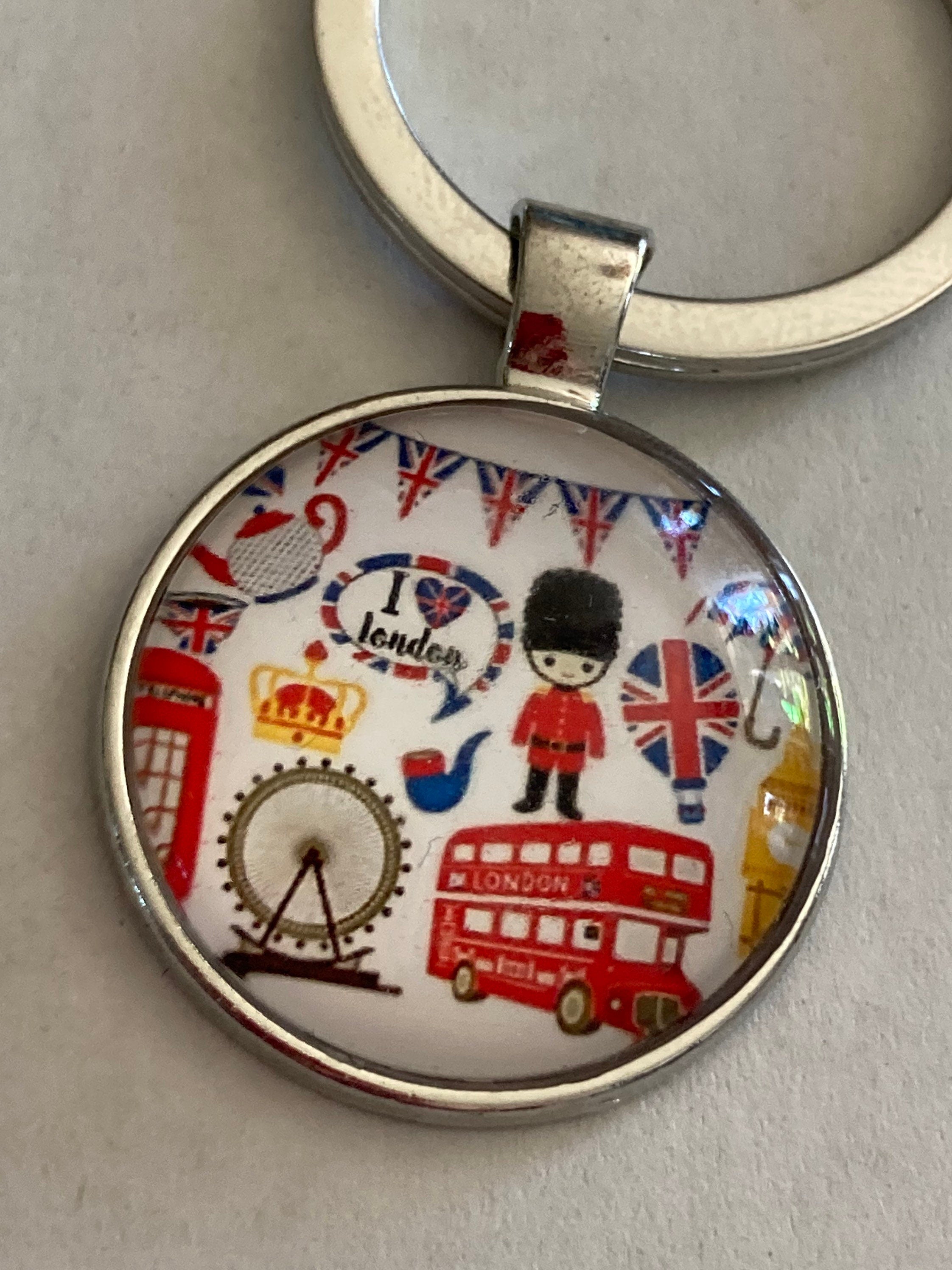 City of London keyring with 25mm glass cabochon Union Jack souvenir