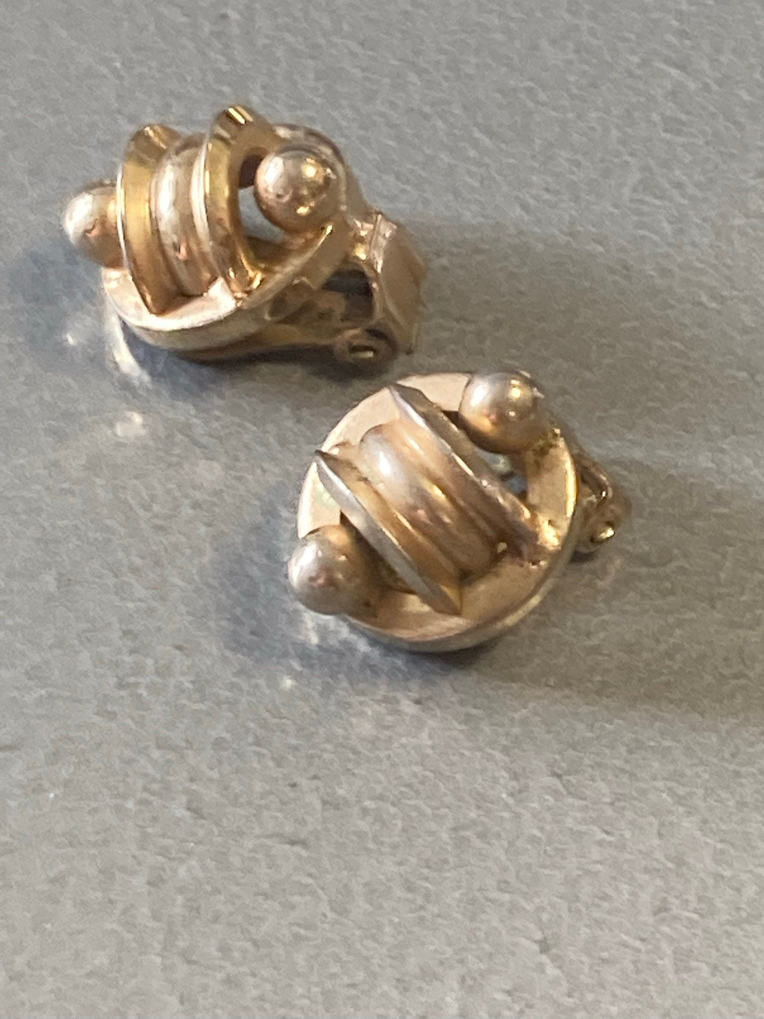Signed BARCLAY gold tone tone modernist geometric clip on stud earrings