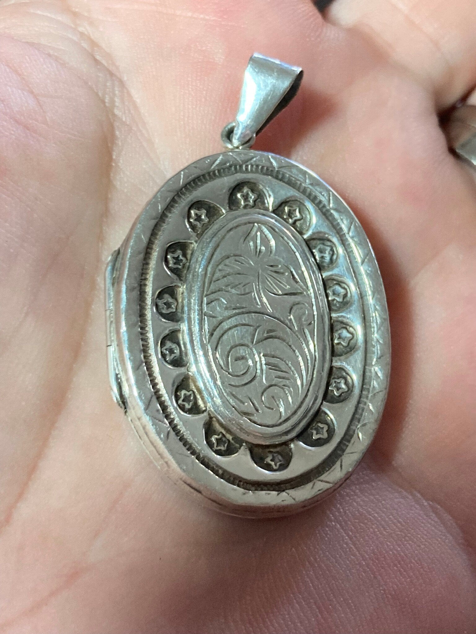 Vintage Large Locket sterling 925 silver weighs 8.89gm victorian revival