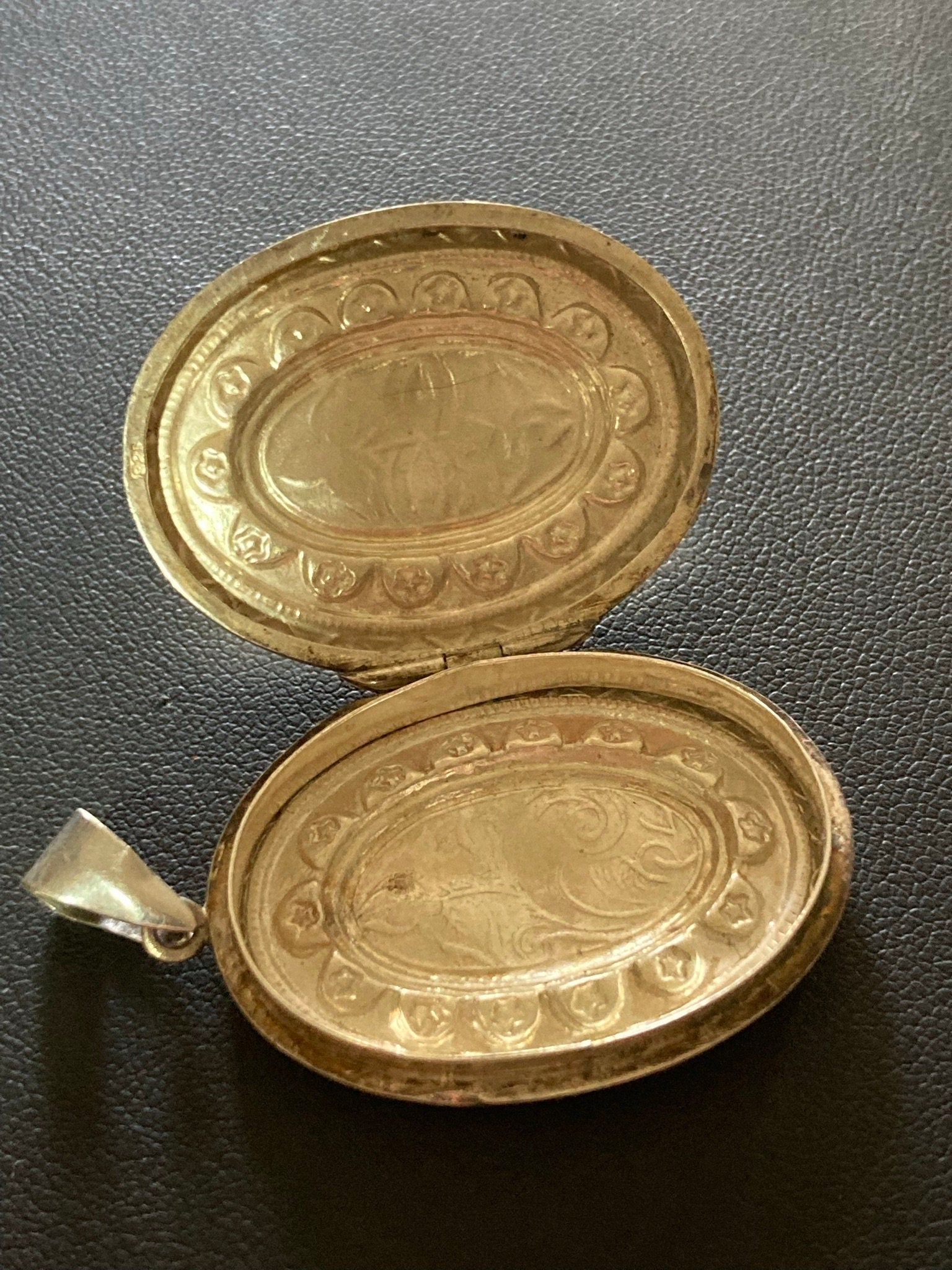 Vintage Large Locket sterling 925 silver weighs 8.89gm victorian revival
