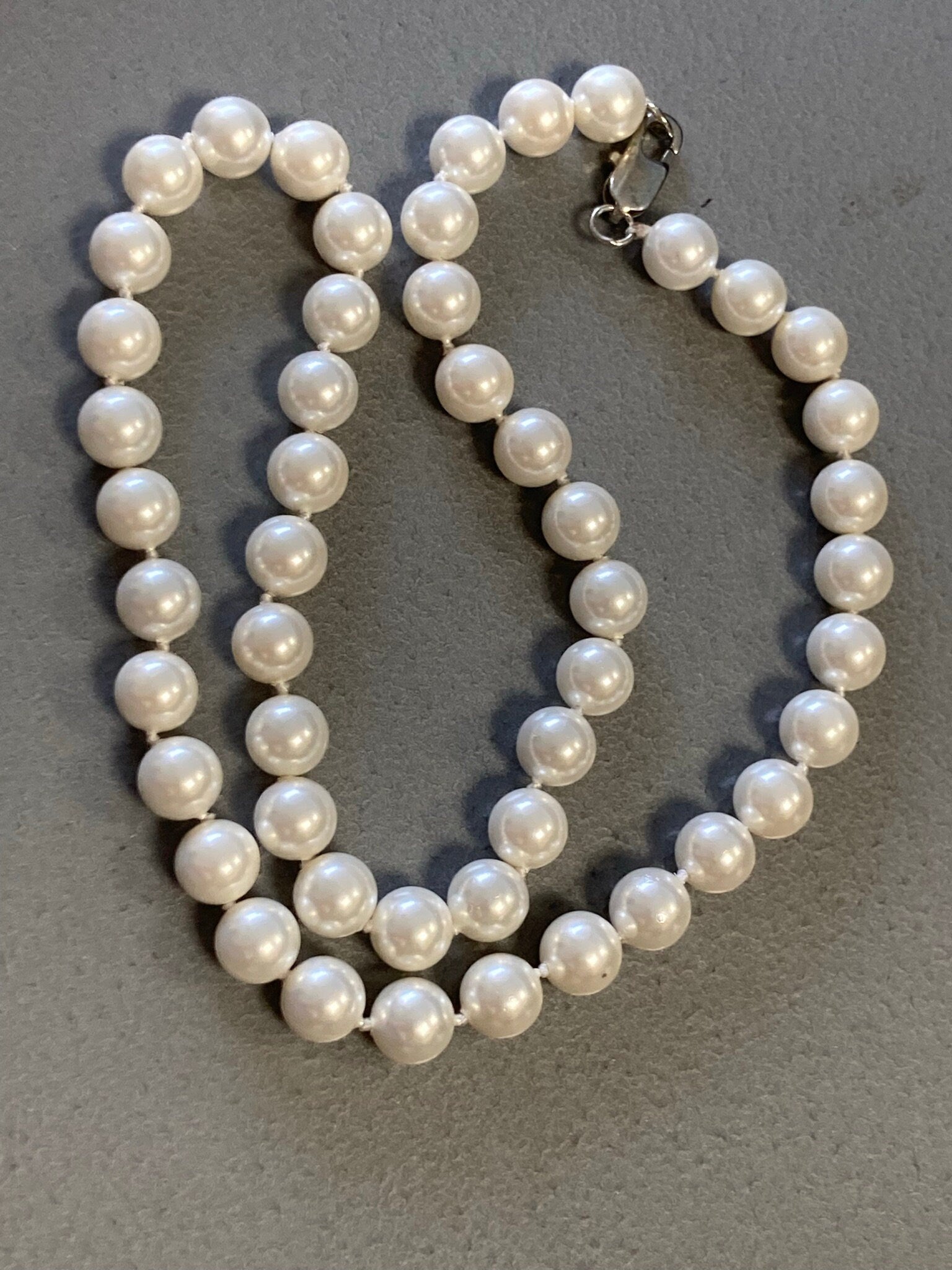 Modernist white knotted glass pearl necklace 46cm single strand of pearls