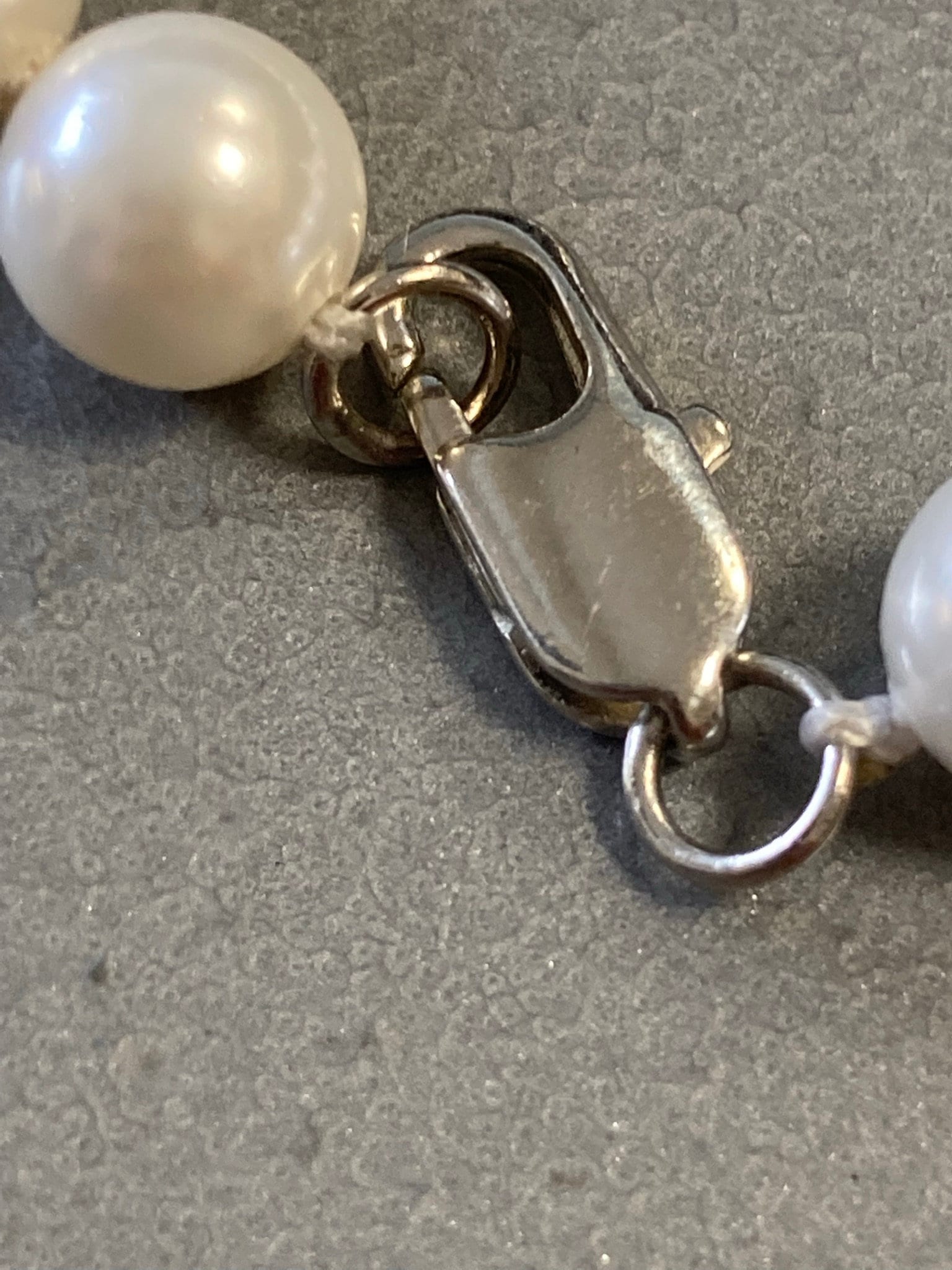 Modernist white knotted glass pearl necklace 46cm single strand of pearls