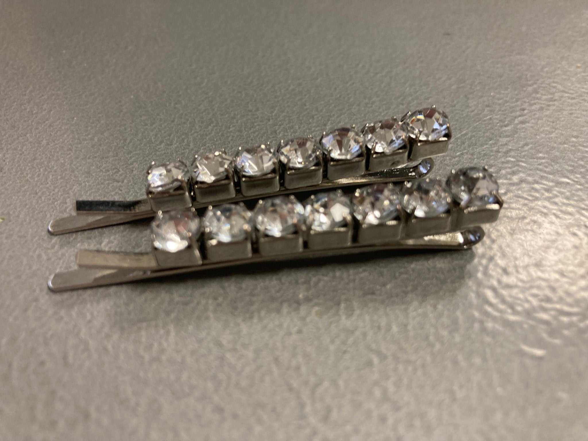 Vintage pair of clear diamanté silver tone rhinestone crystal hair slides