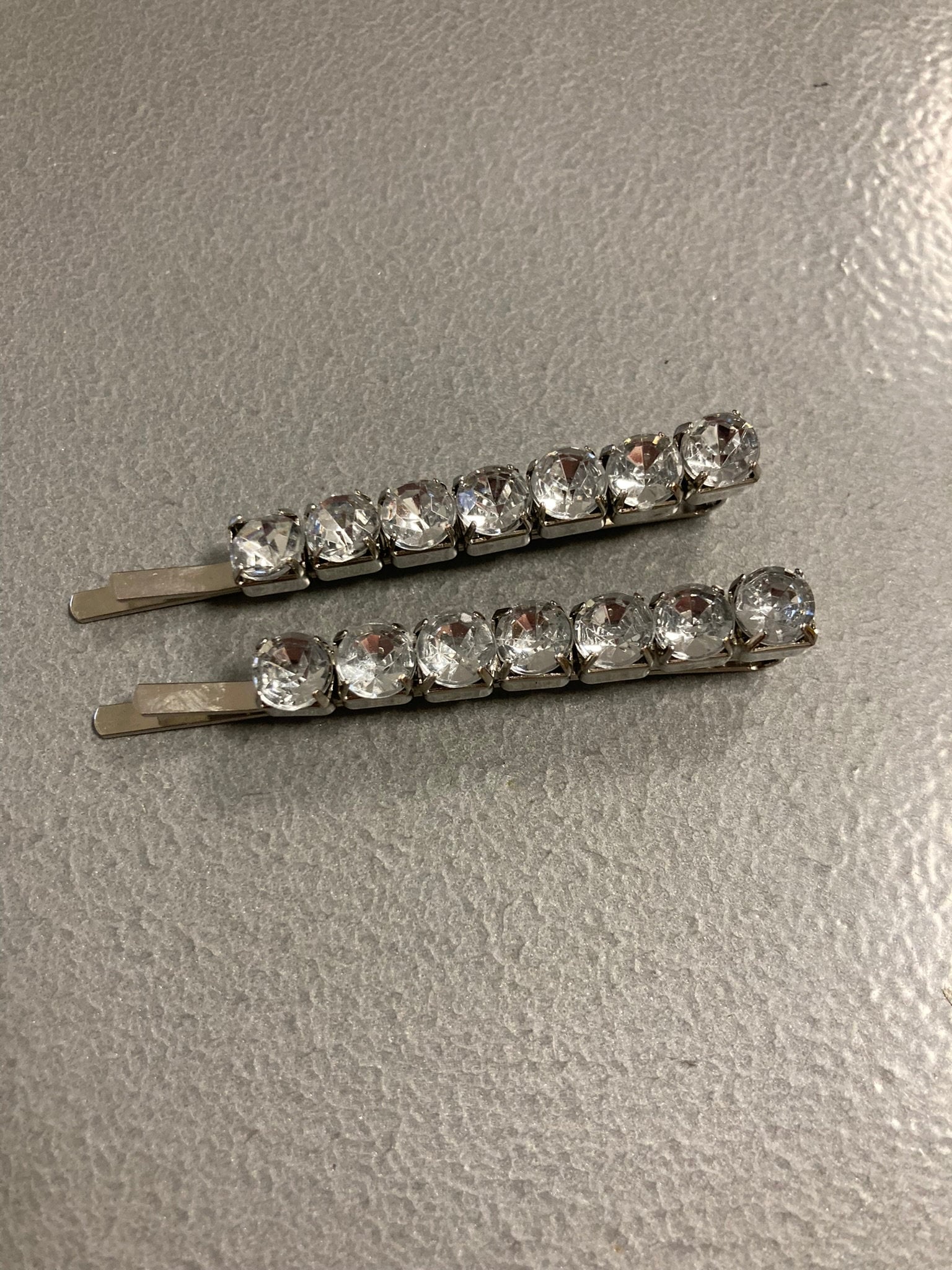 Vintage pair of clear diamanté silver tone rhinestone crystal hair slides