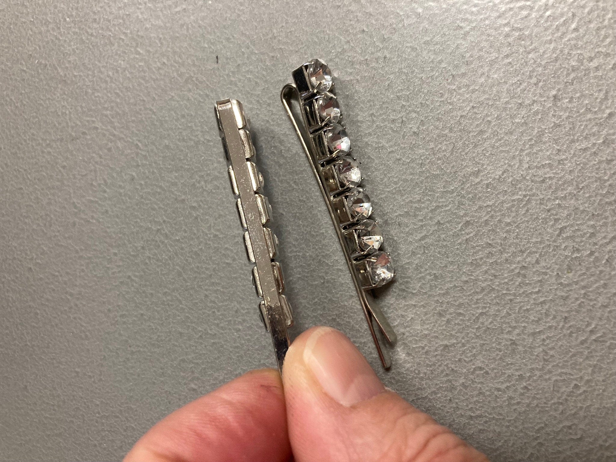 Vintage pair of clear diamanté silver tone rhinestone crystal hair slides