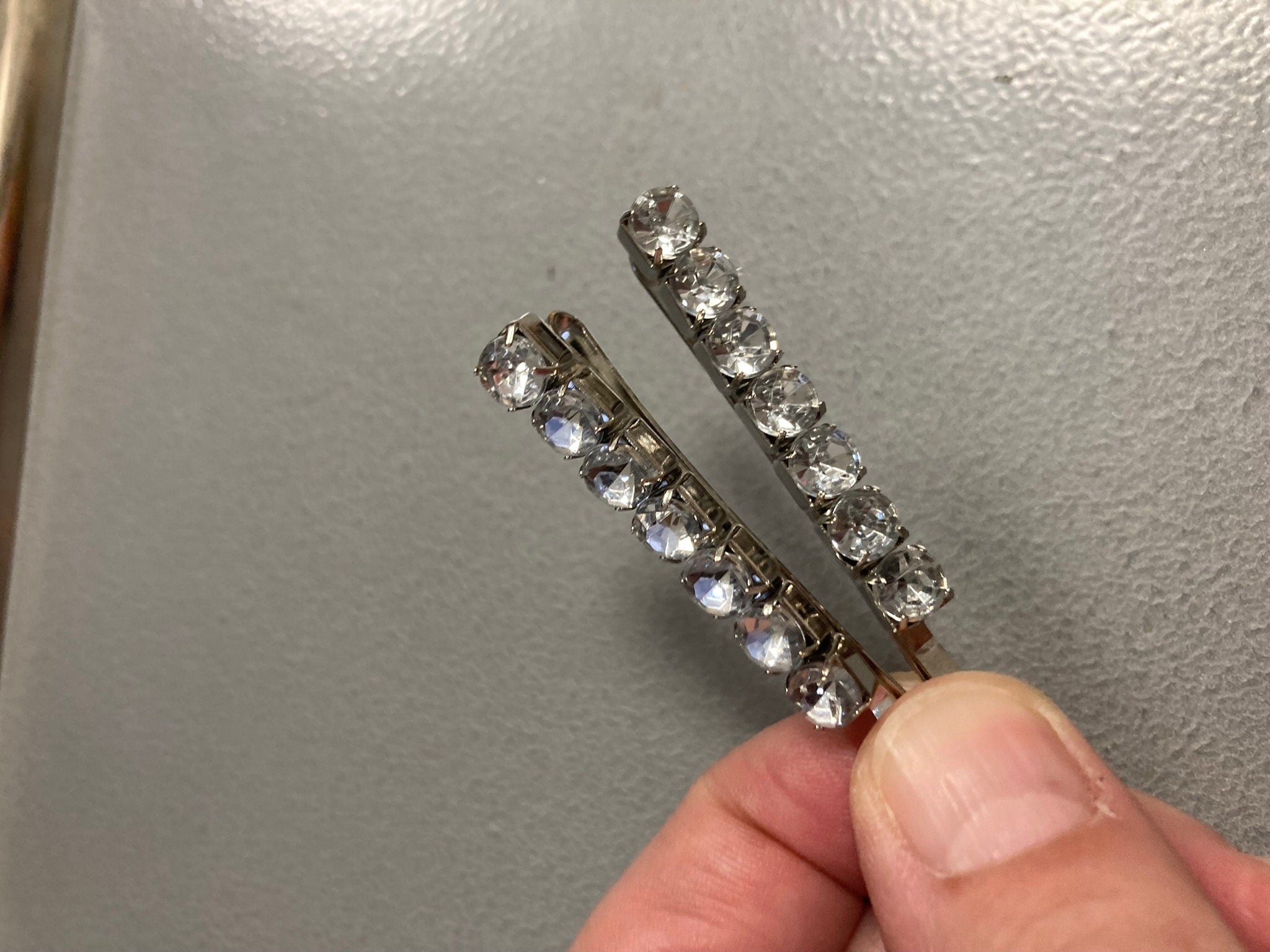 Vintage pair of clear diamanté silver tone rhinestone crystal hair slides