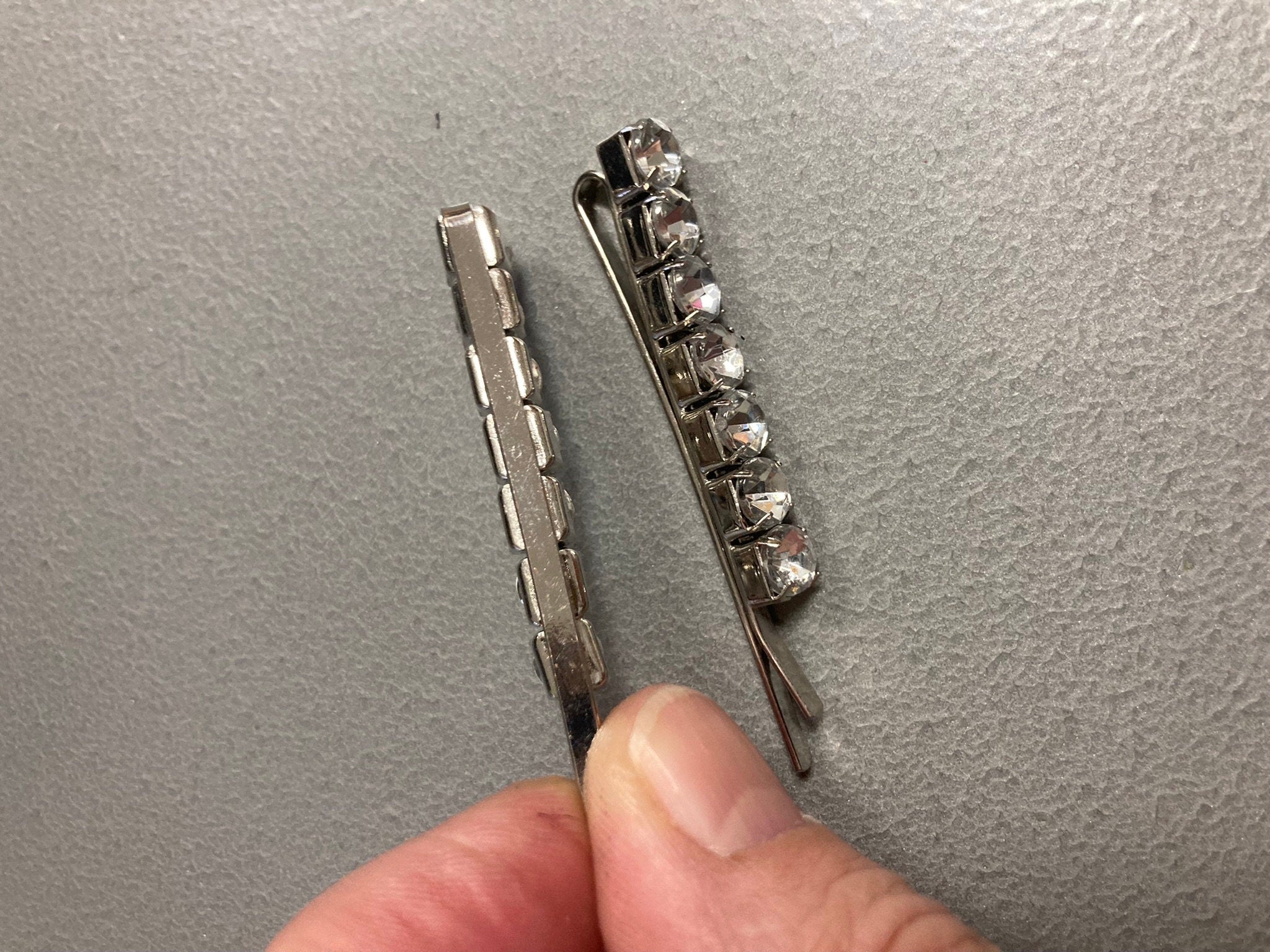 Vintage pair of clear diamanté silver tone rhinestone crystal hair slides