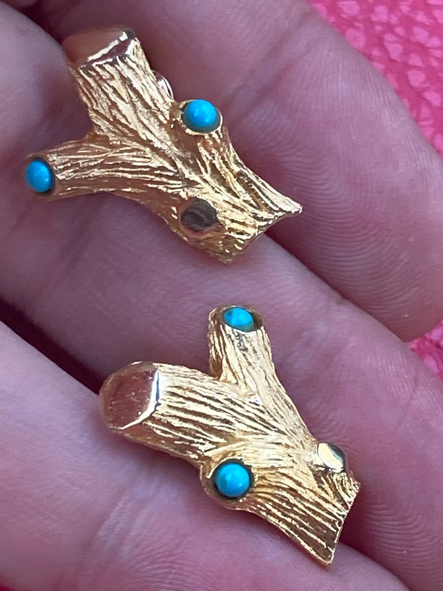 Signed JEWELCRAFT clip on earrings 1970s gold tone BARK nugget Turquoise paste